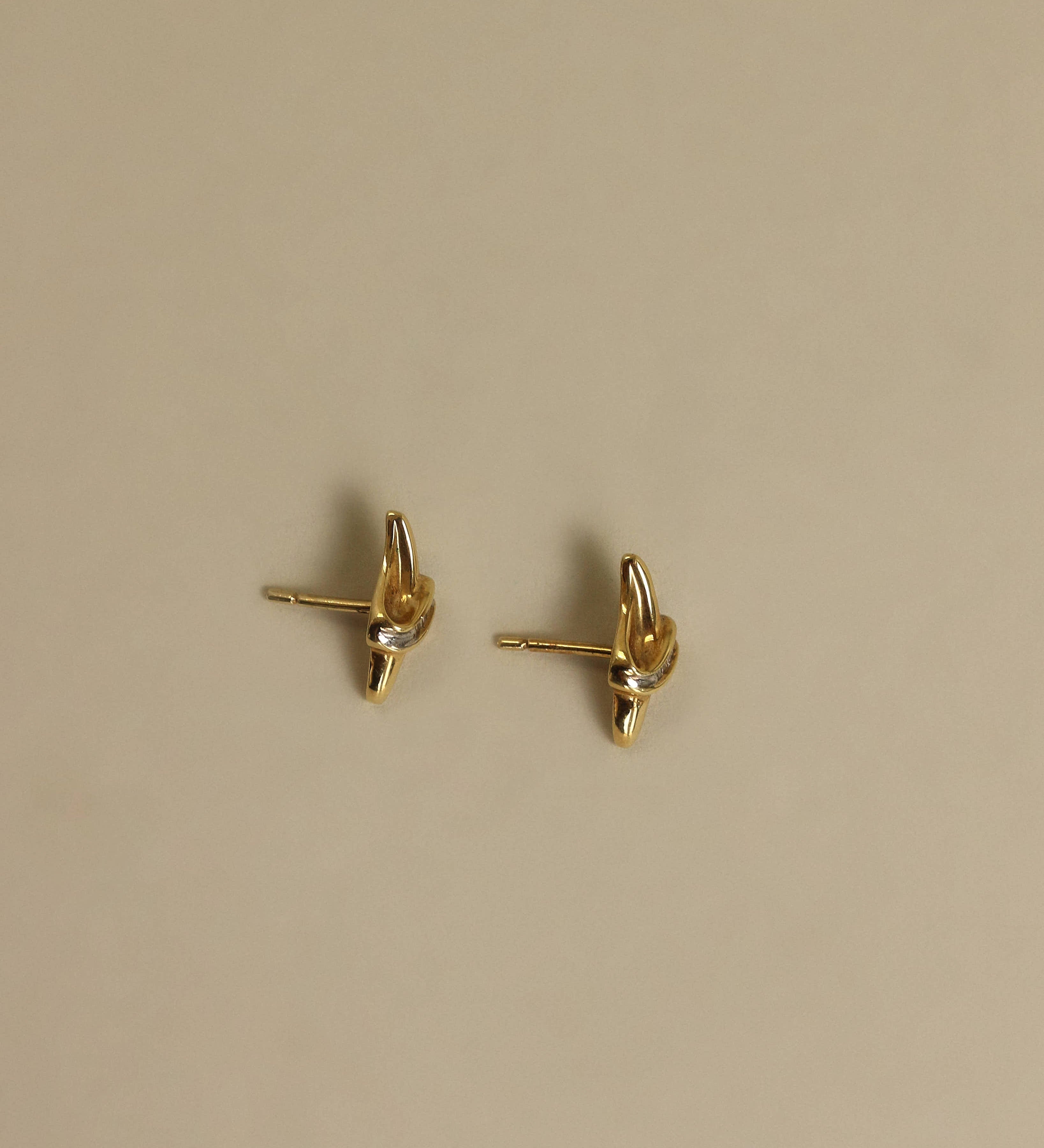 Kinn - Vintage 18k Croissant Diamond Earrings