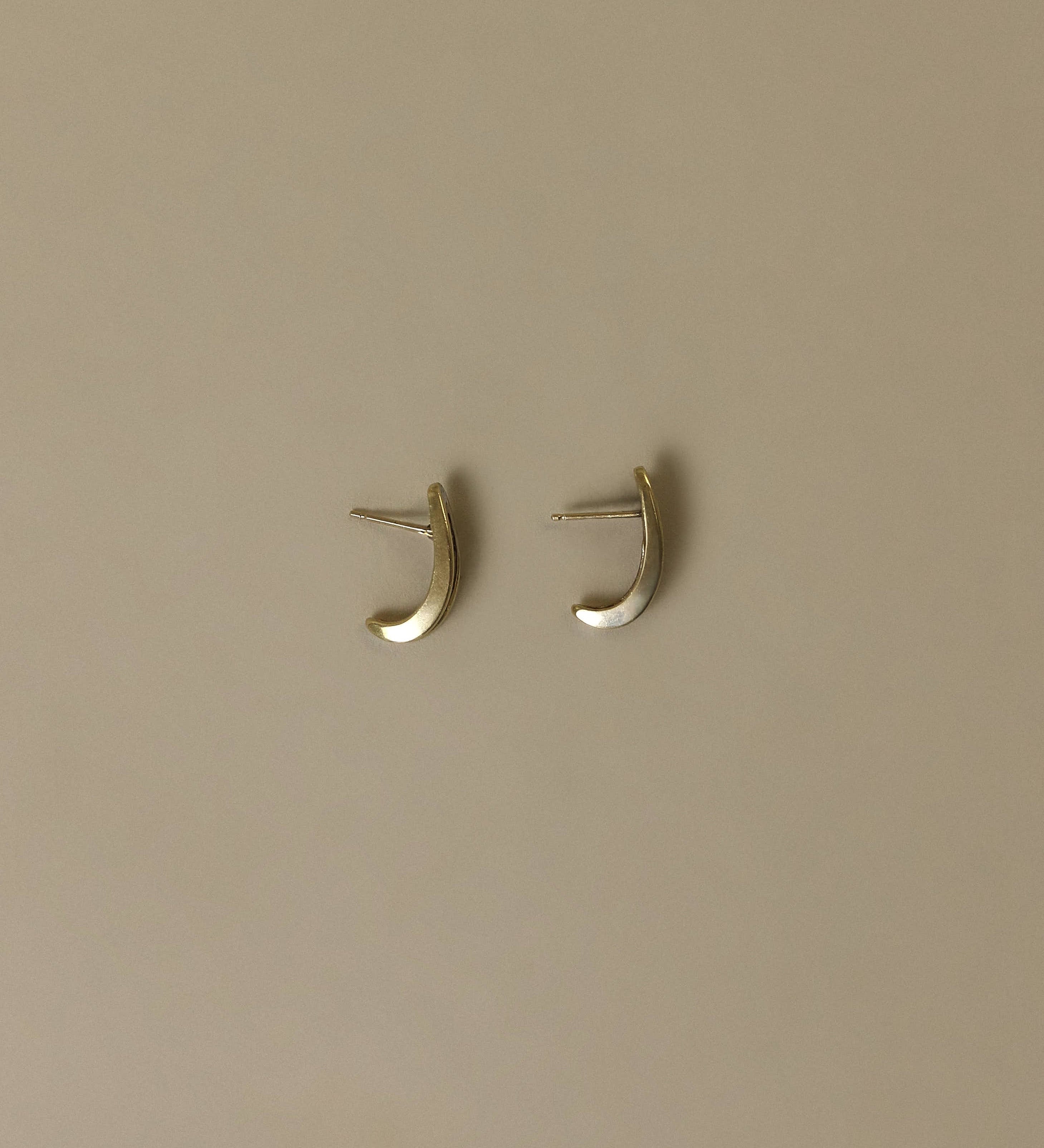Kinn - Vintage Diamond Curved 14k Earrings