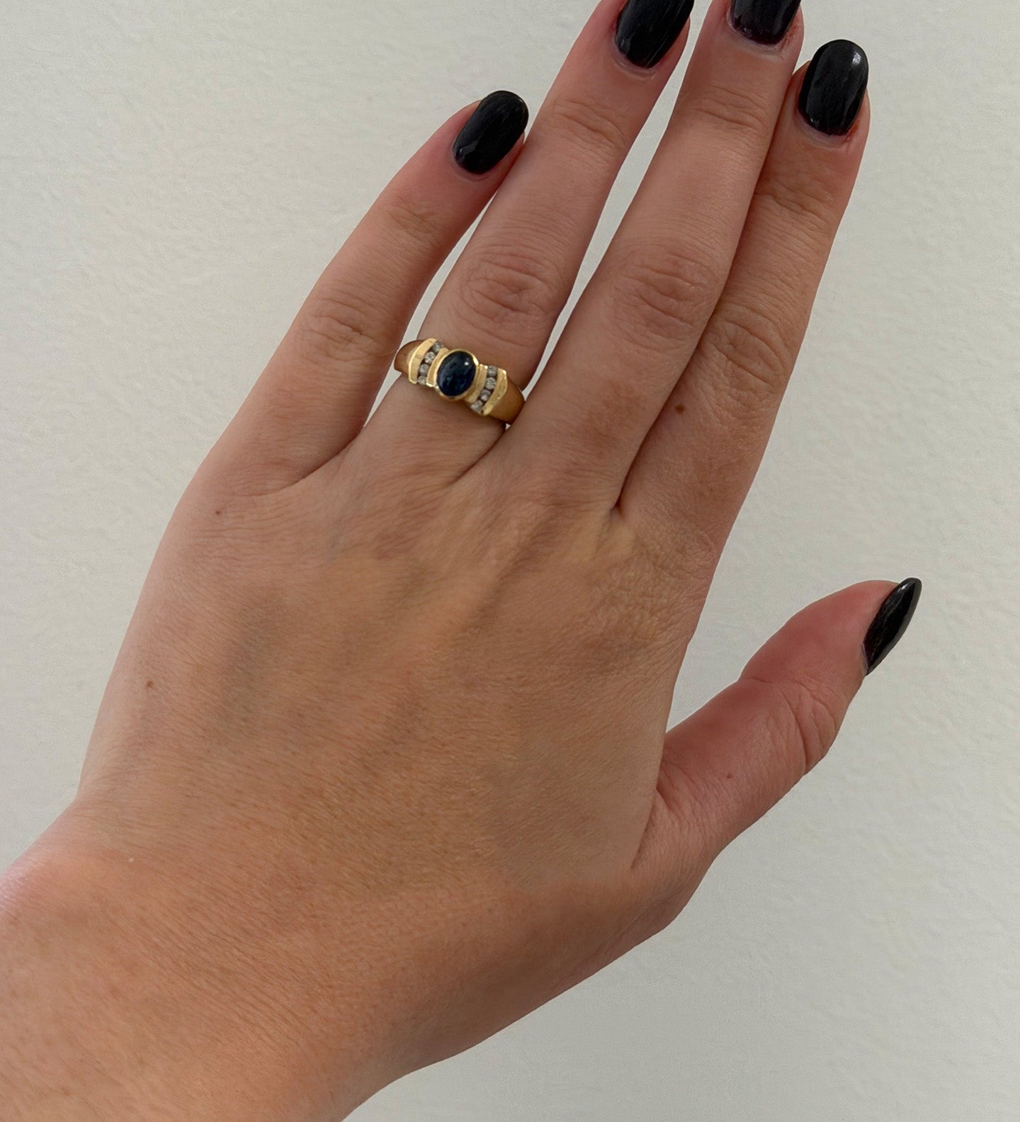 Kinn - Vintage 14k Blue Sapphire Ring