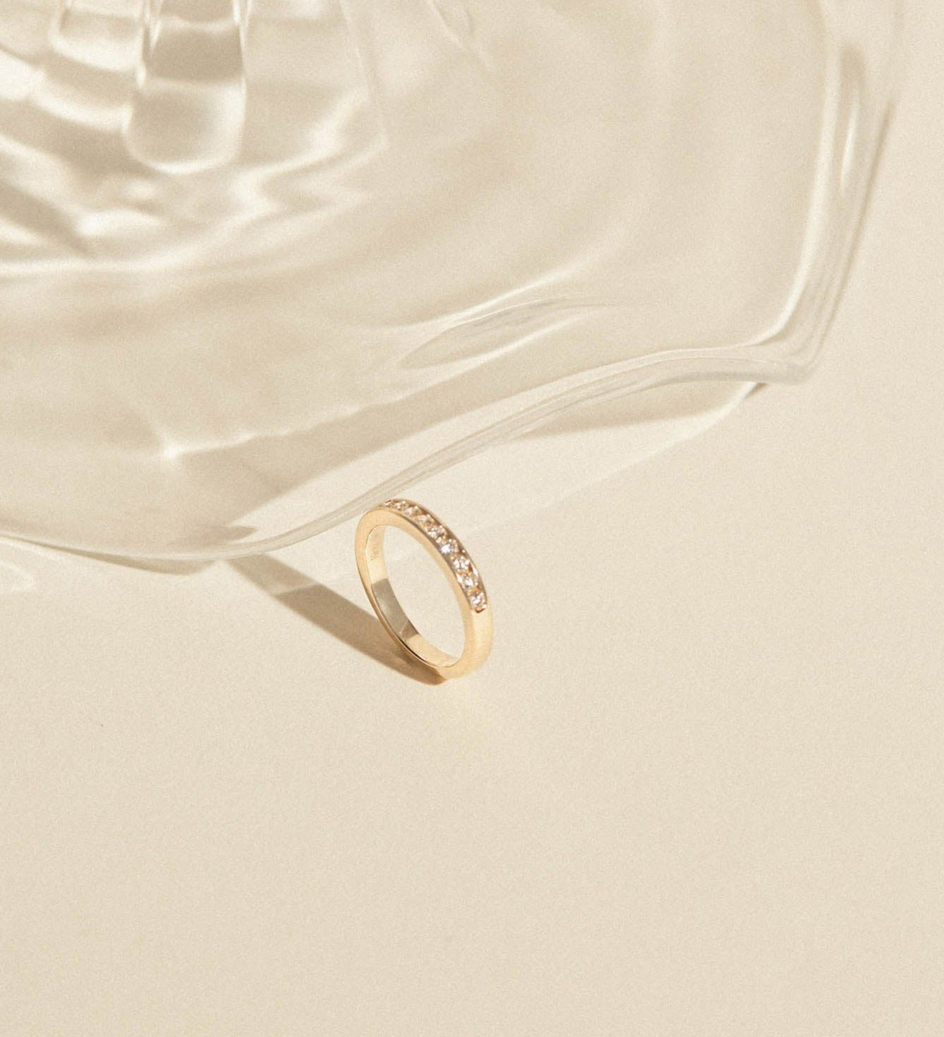 Kinn - The Isabelle Round Band