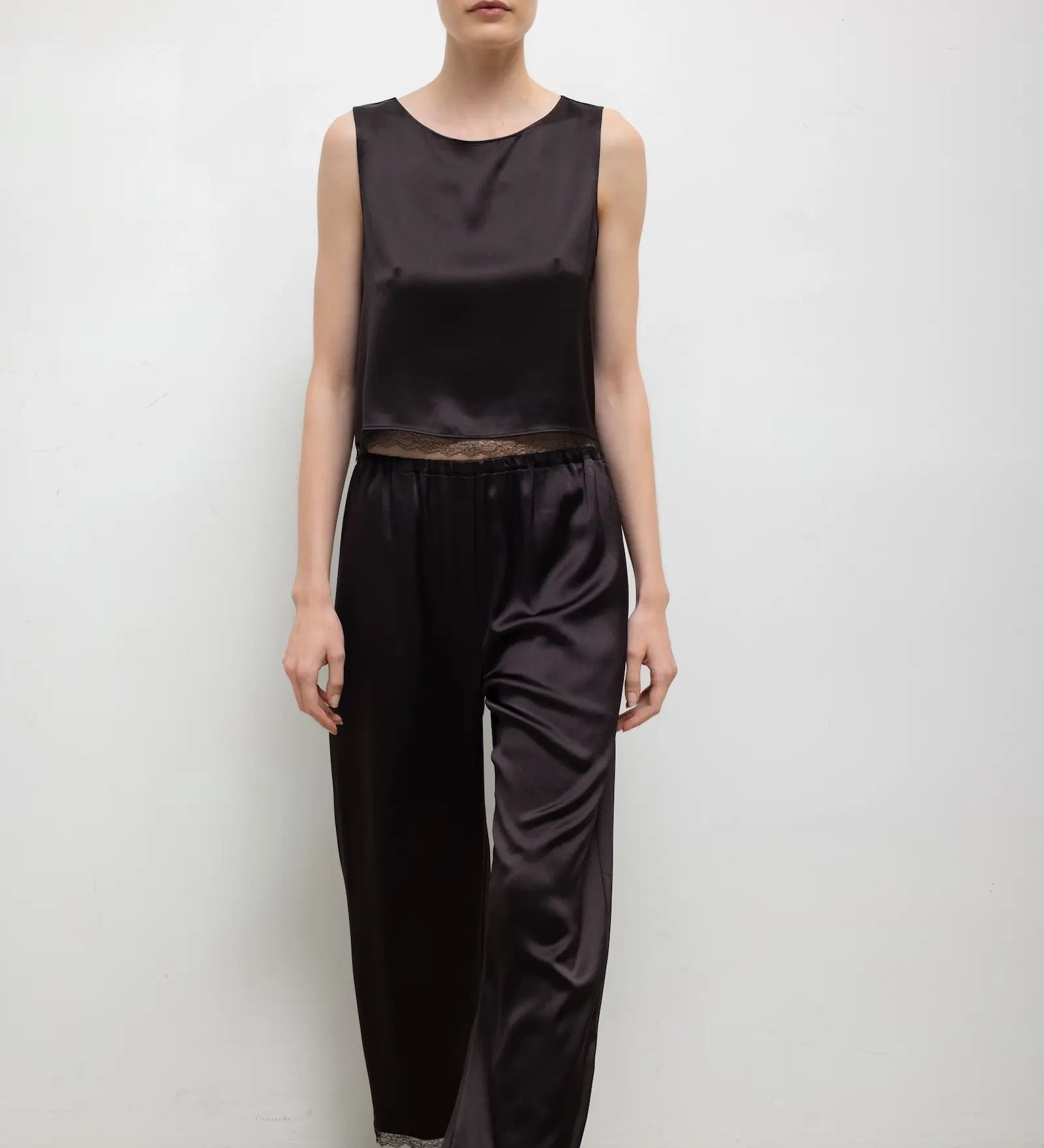 Leset - Pre - Order: Barb Lace Crop Sleeveless Crew