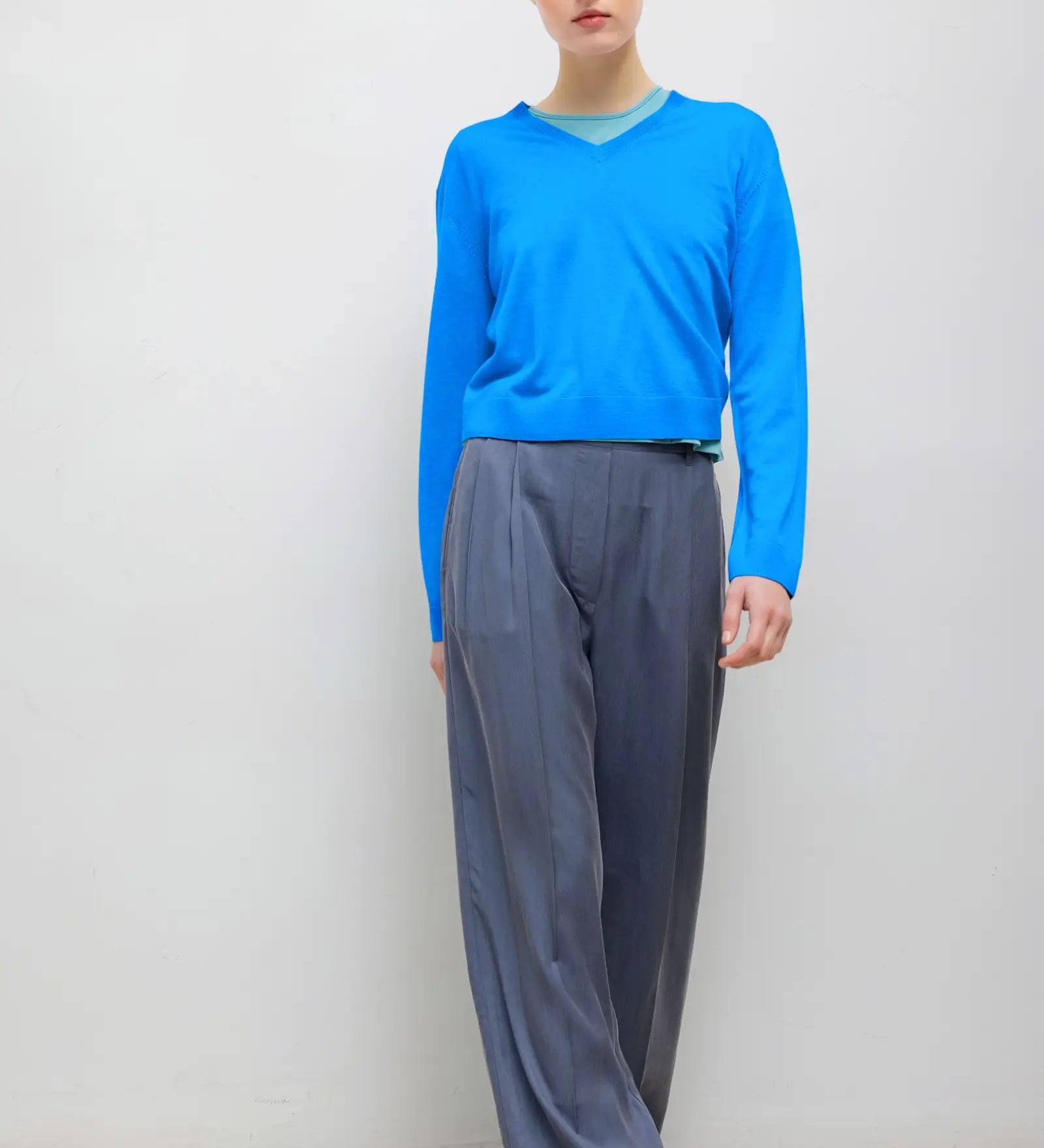 Leset - Pre - Order: James Classic V Neck