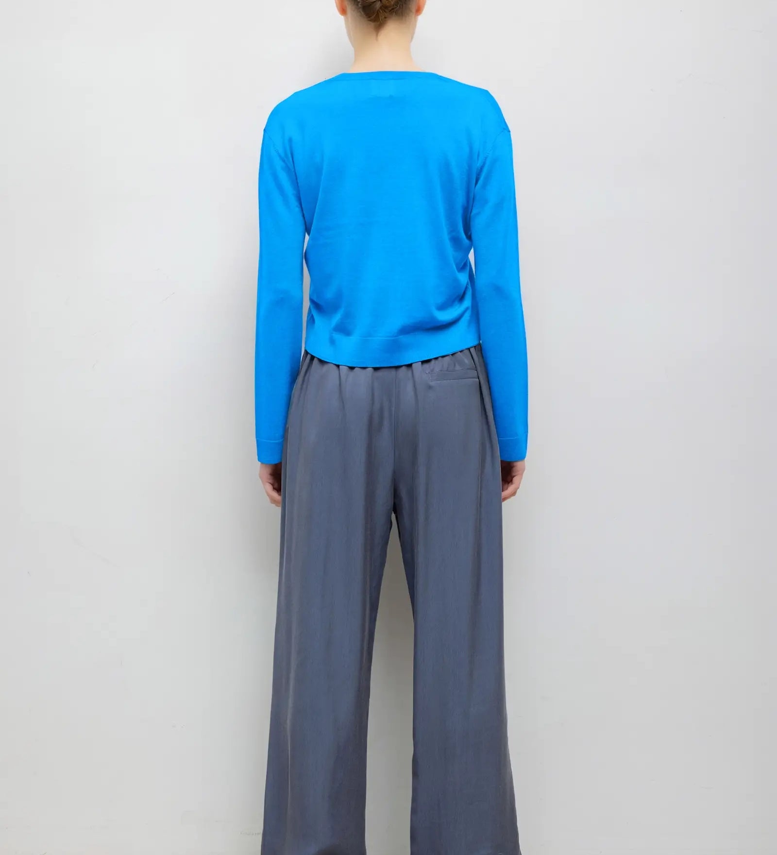 Leset - Pre - Order: James Classic V Neck