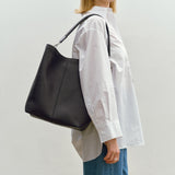 Métier - Twist 26 Supple Calfskin Black