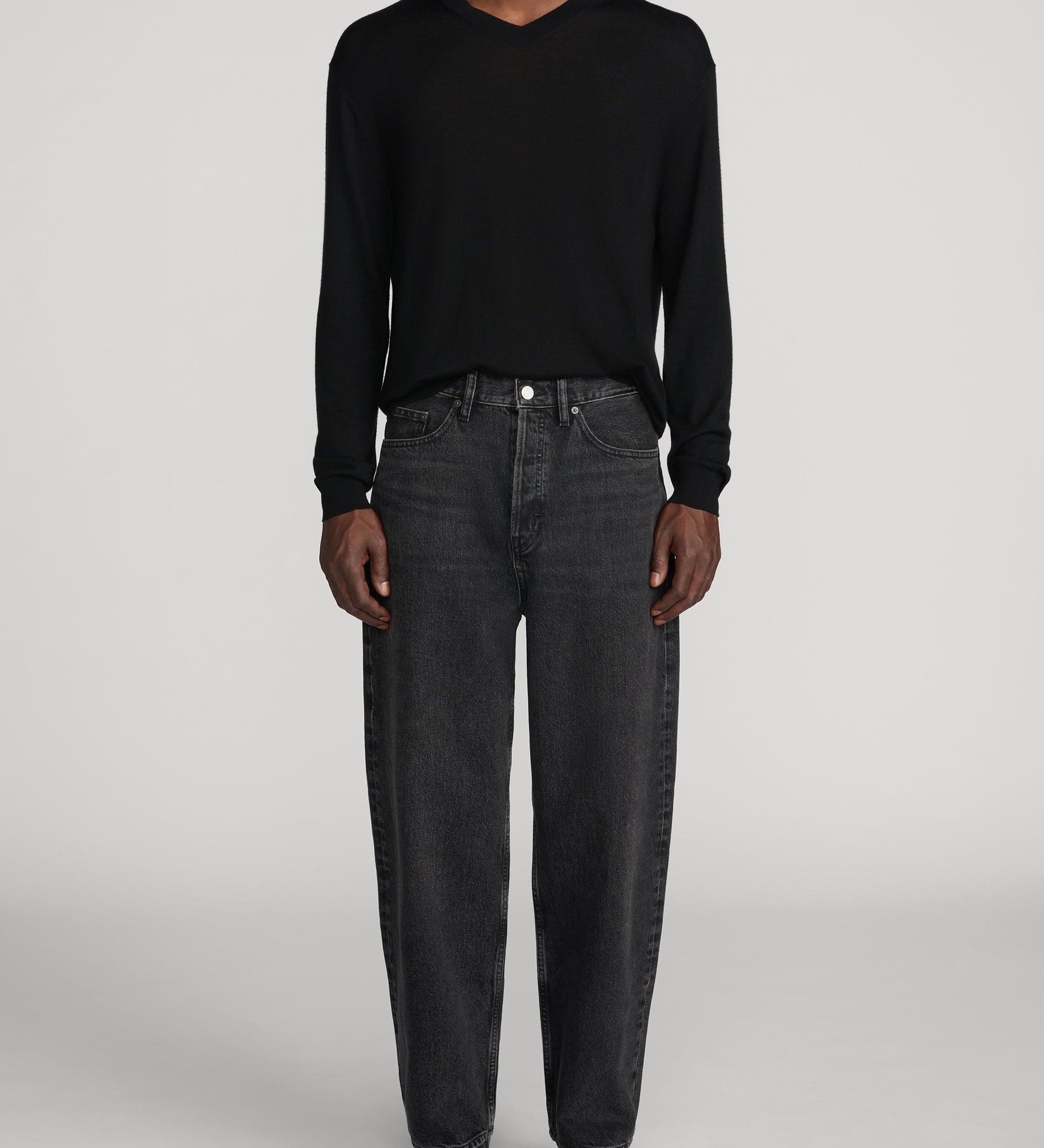 FRAME - Fine Gauge V - Neck Sweater