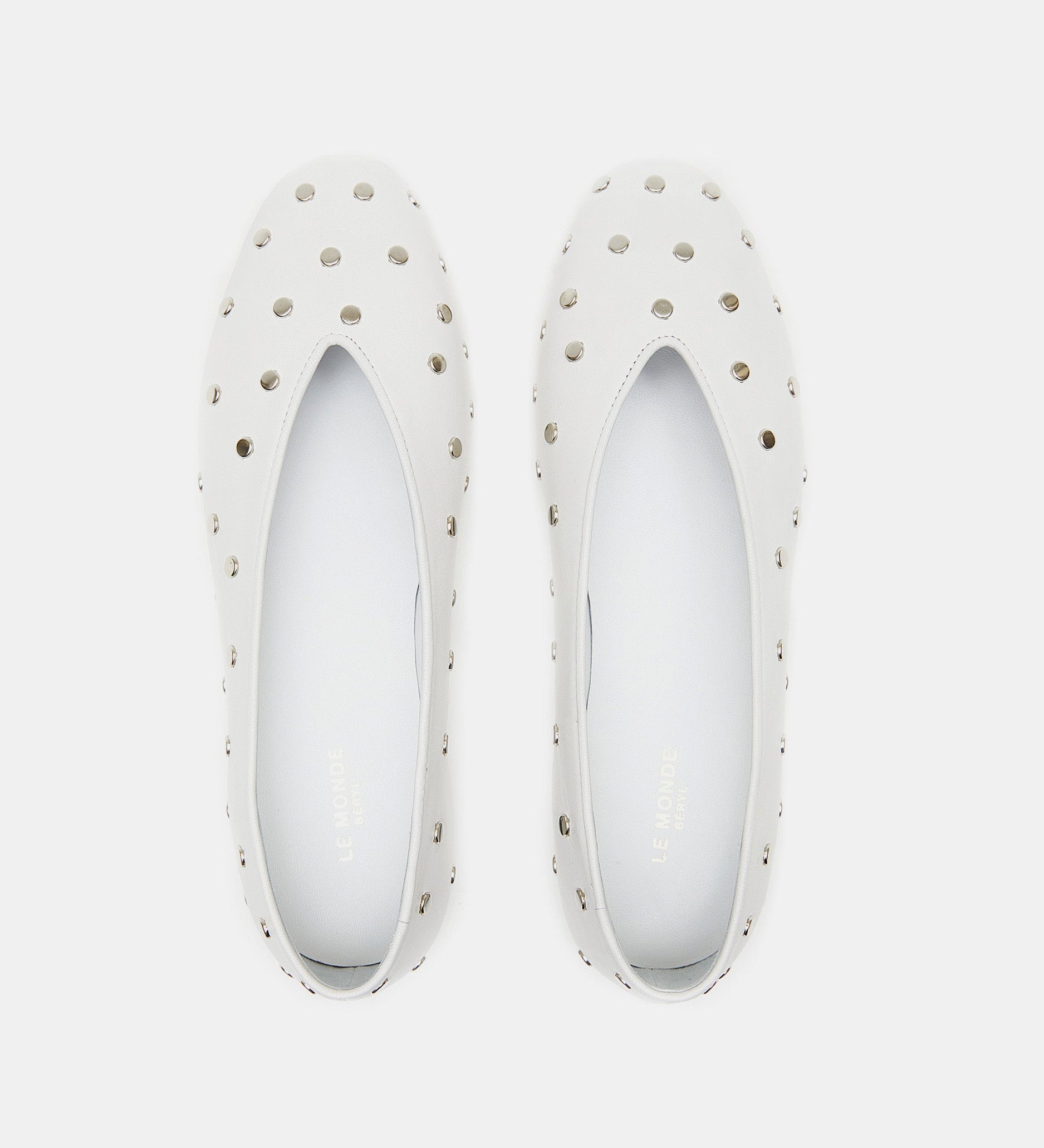 Le Monde Beryl - Regency Slipper / White Leather Studs