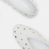 Le Monde Beryl - Regency Slipper / White Leather Studs