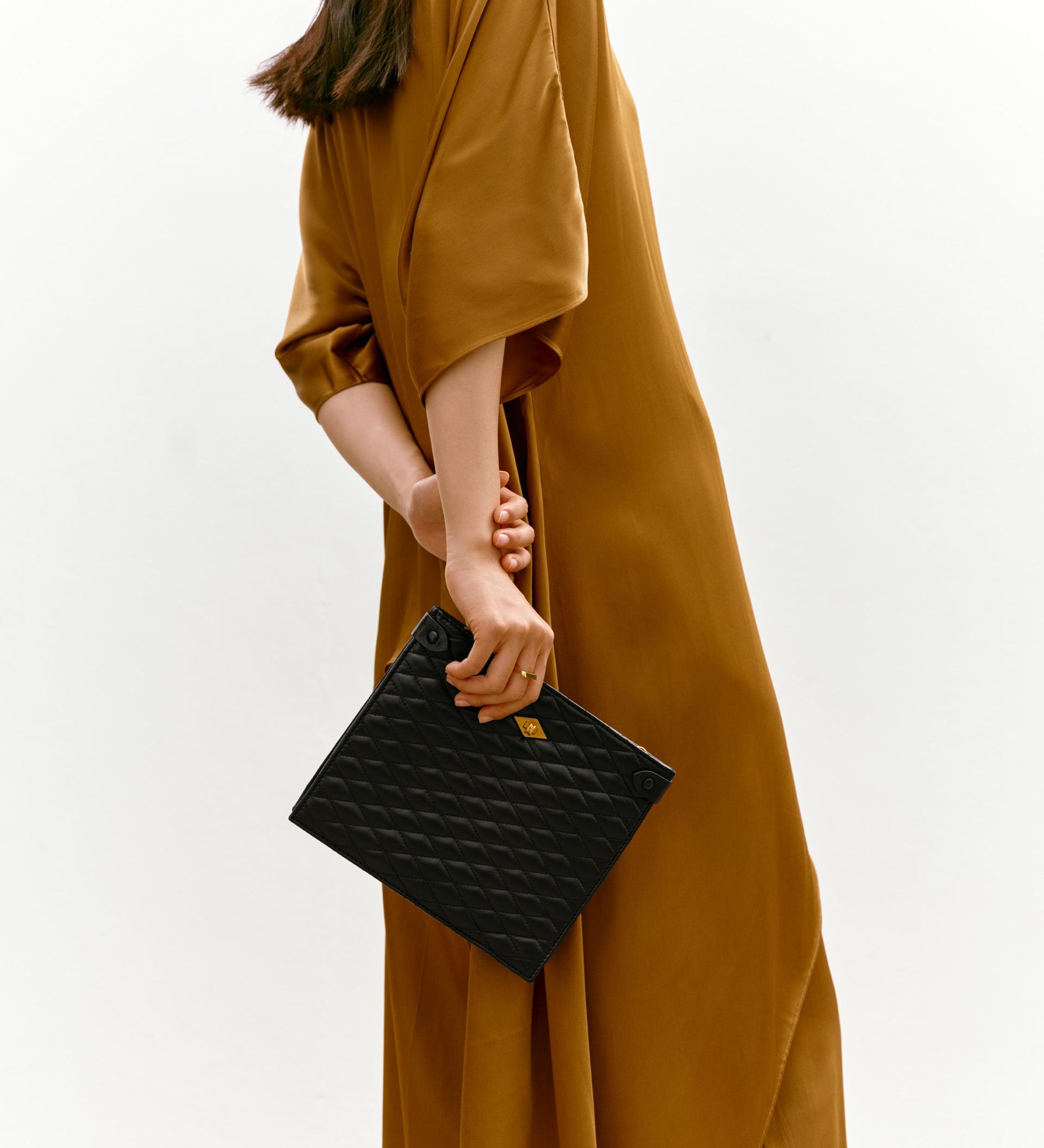 Metier - Stowaway Crossbody Nappa Diamond Quilt Black