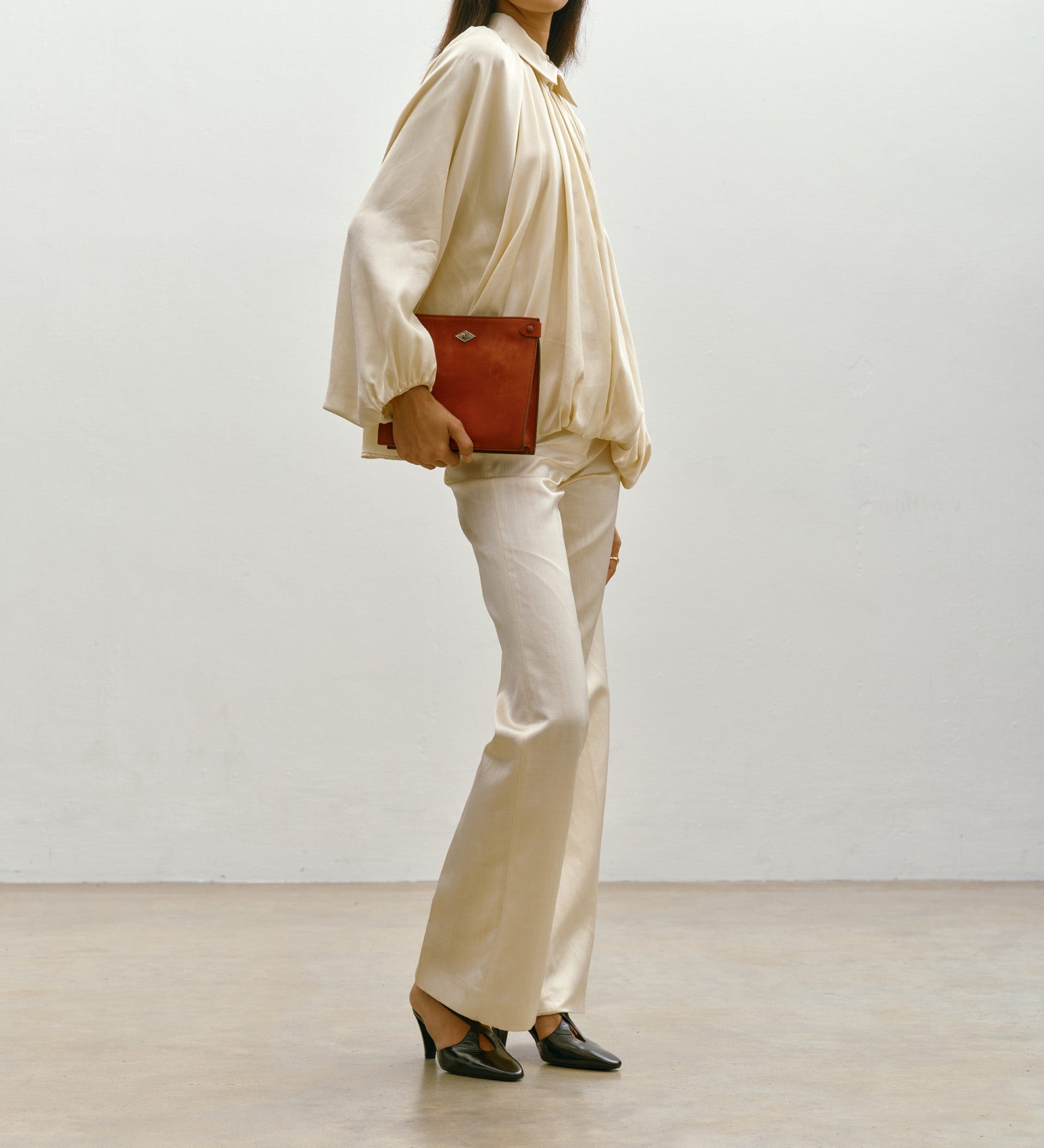 Metier - Stowaway Crossbody Nubuck Rust