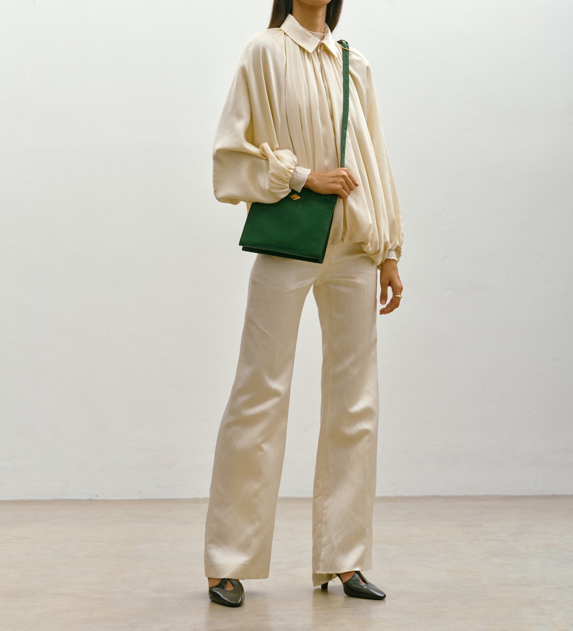 Metier - Stowaway Crossbody Nubuck Bright Emerald