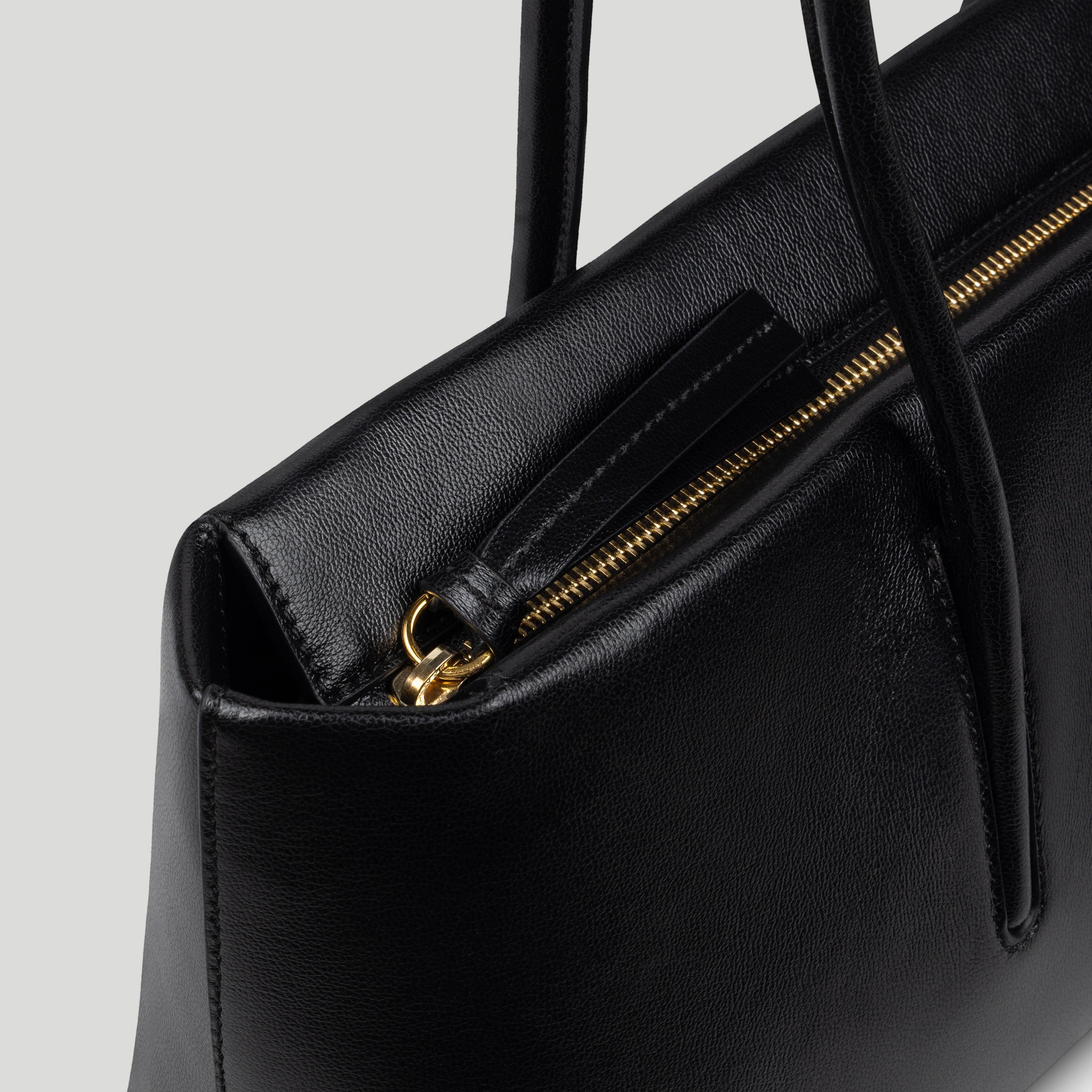Demellier London - The Stockholm Shoulder