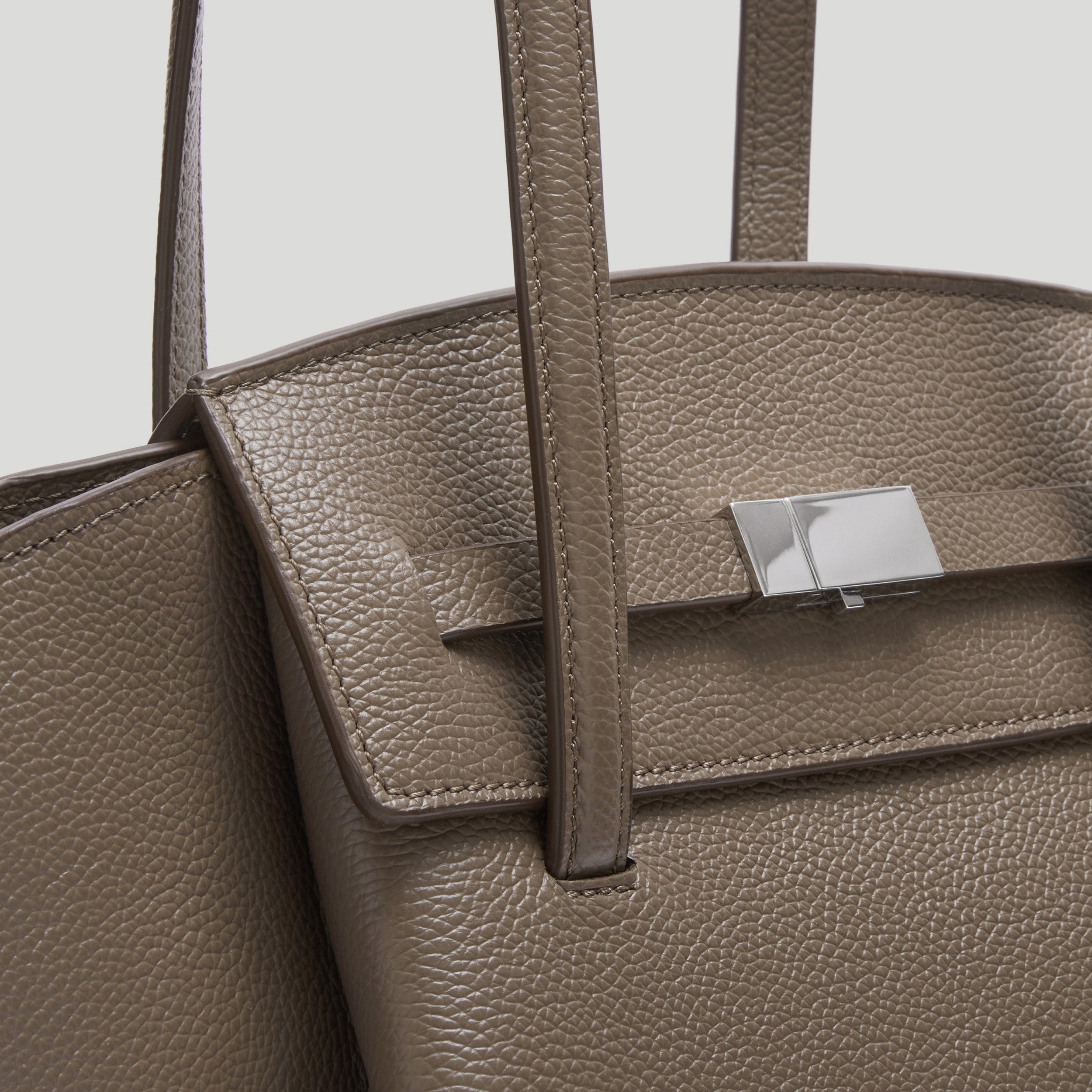 DeMellier - The Midi Brooklyn Dark Taupe Small Grain