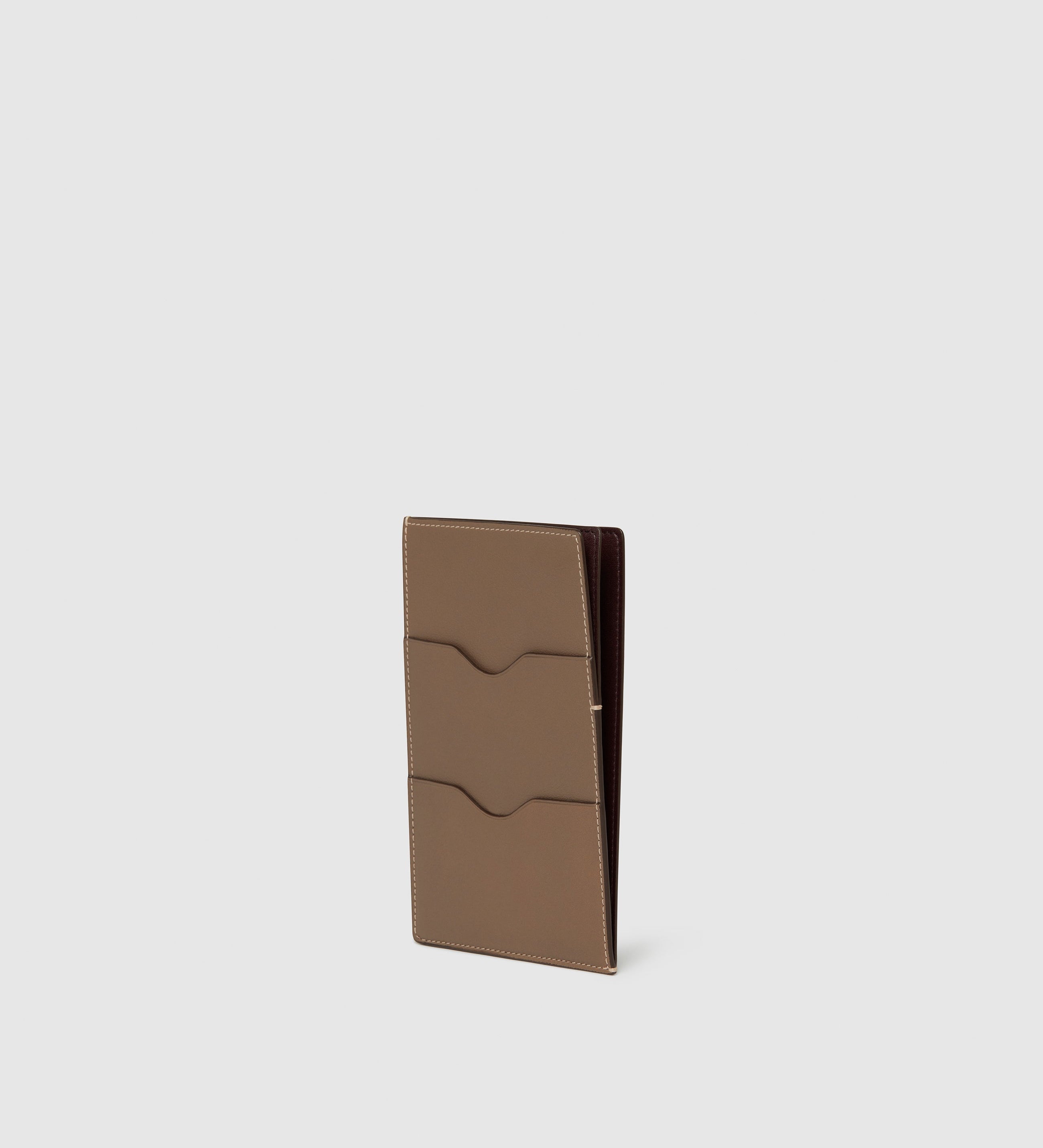 Metier - Thin Travel Wallet Smooth Calfskin Taupe