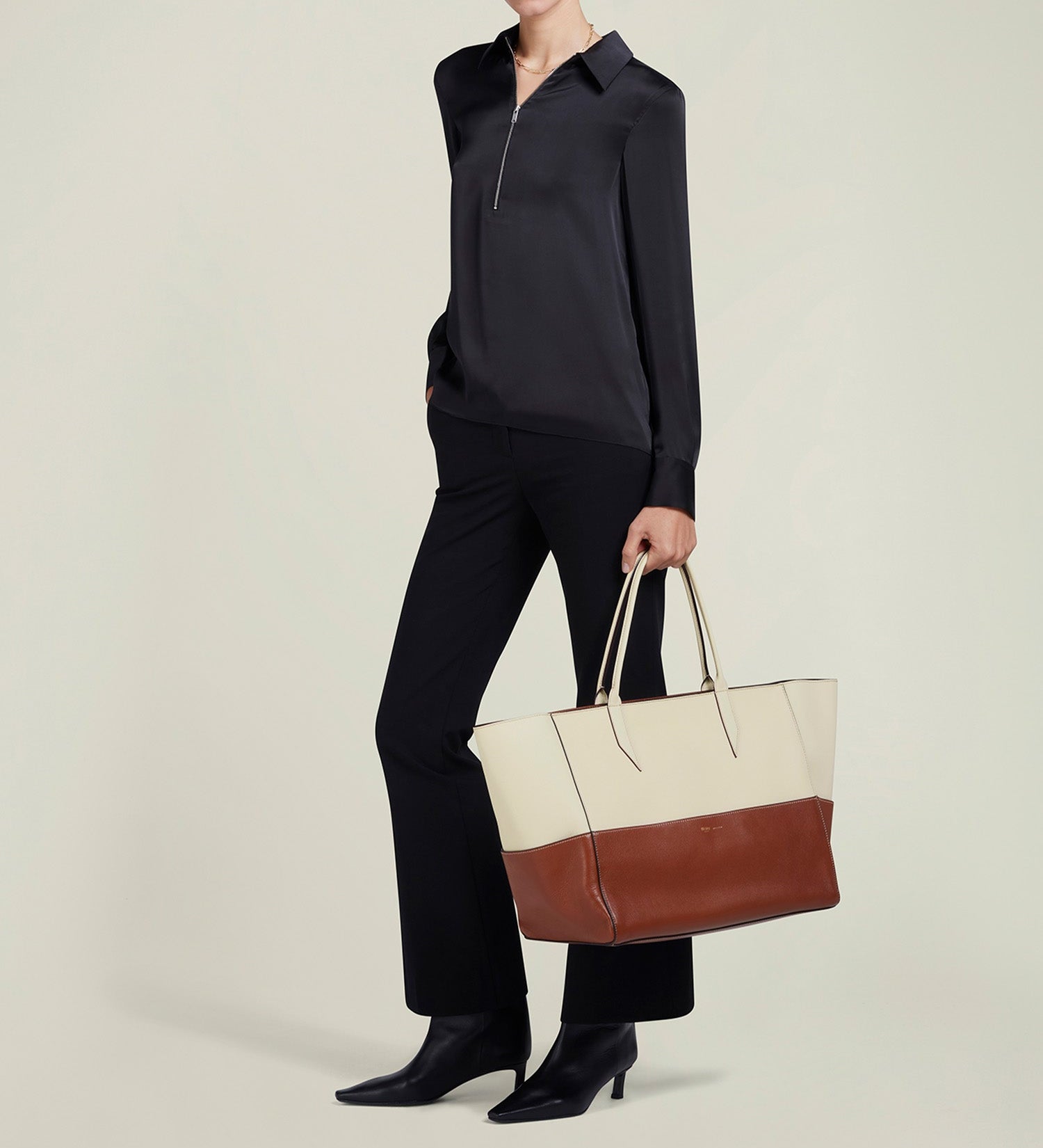 Metier - Incognito 42 Cabas Bag Smooth Calfskin White Sand and Cognac