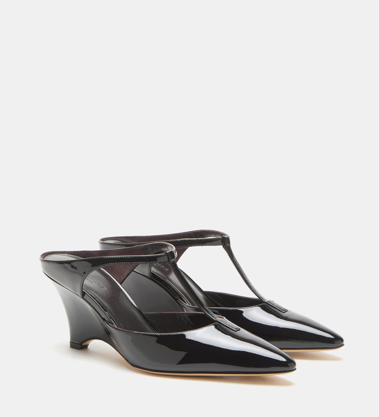 Le Monde Beryl - Victoria T-Bar Wedge / Black Vernice Leather