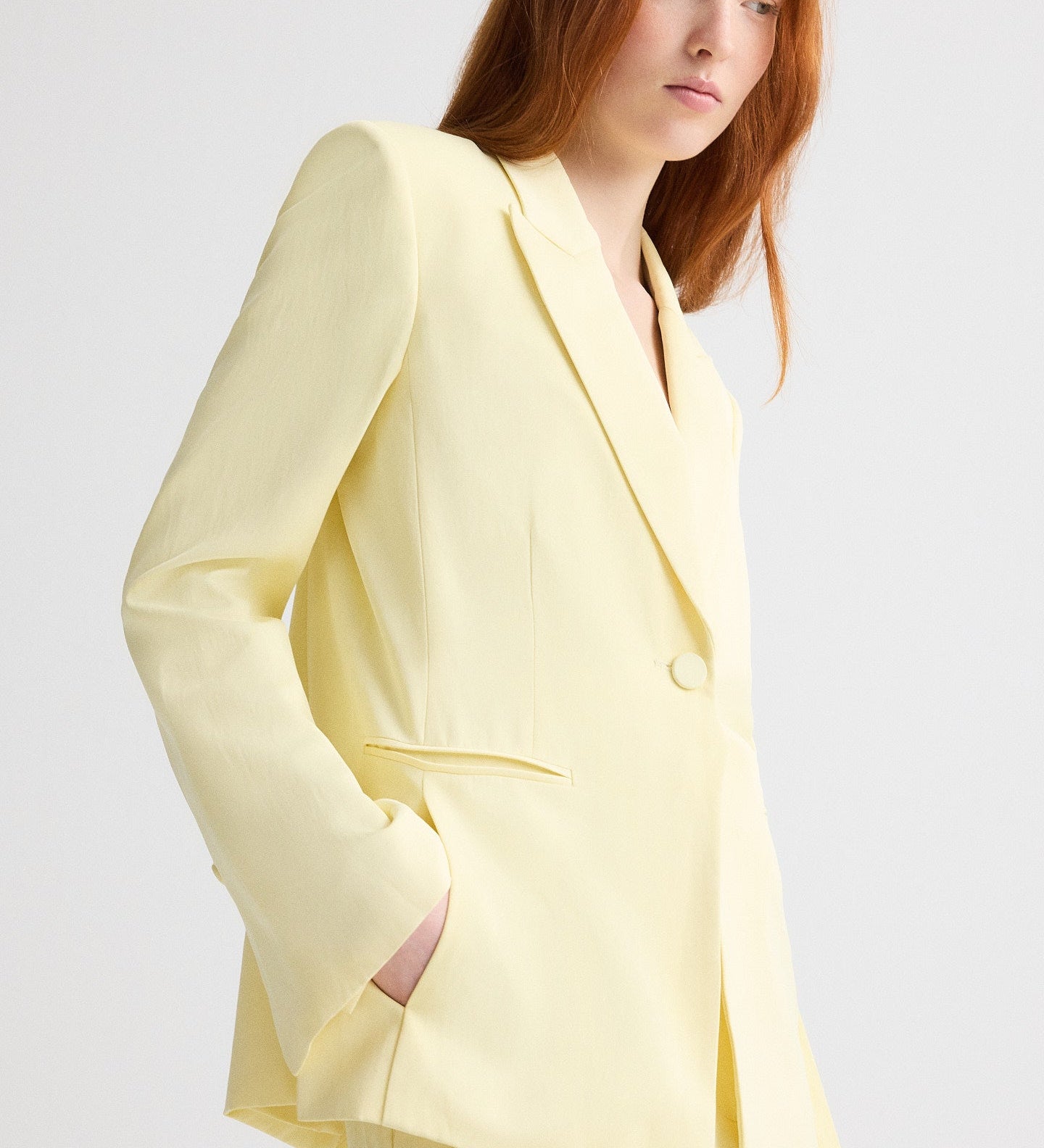 TWP - Her Fit Blazer in Coated Viscose Linen