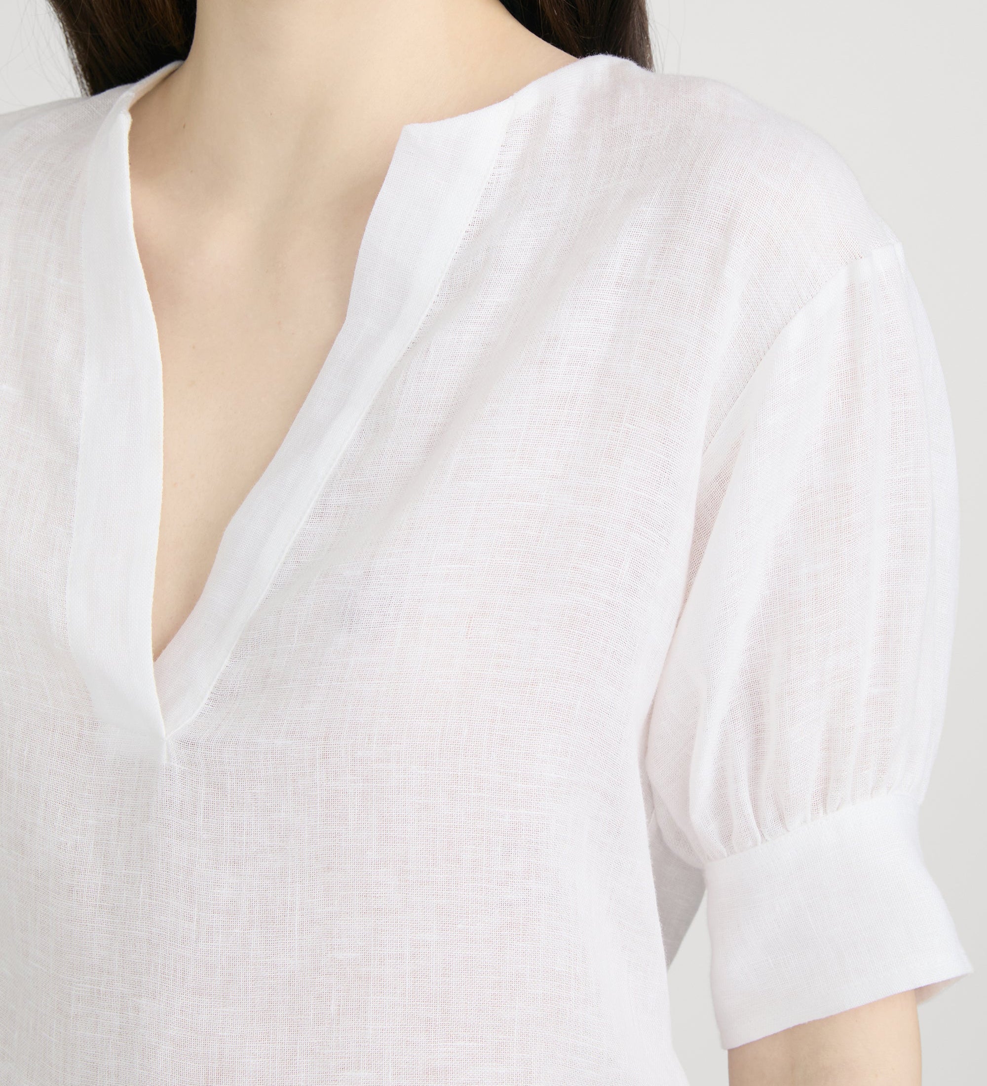 FRAME - The Linen V - Neck Popover Top