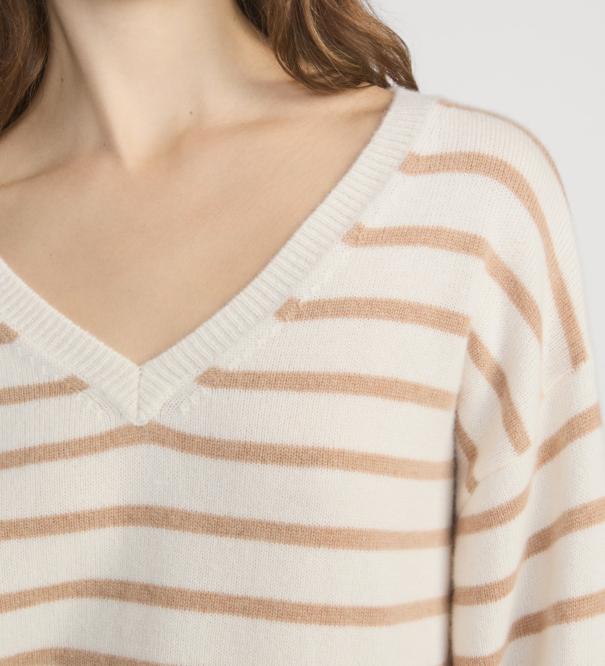 FRAME - The Cashmere V Neck