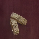 Kinn - Heritage Ribbed Name Ring