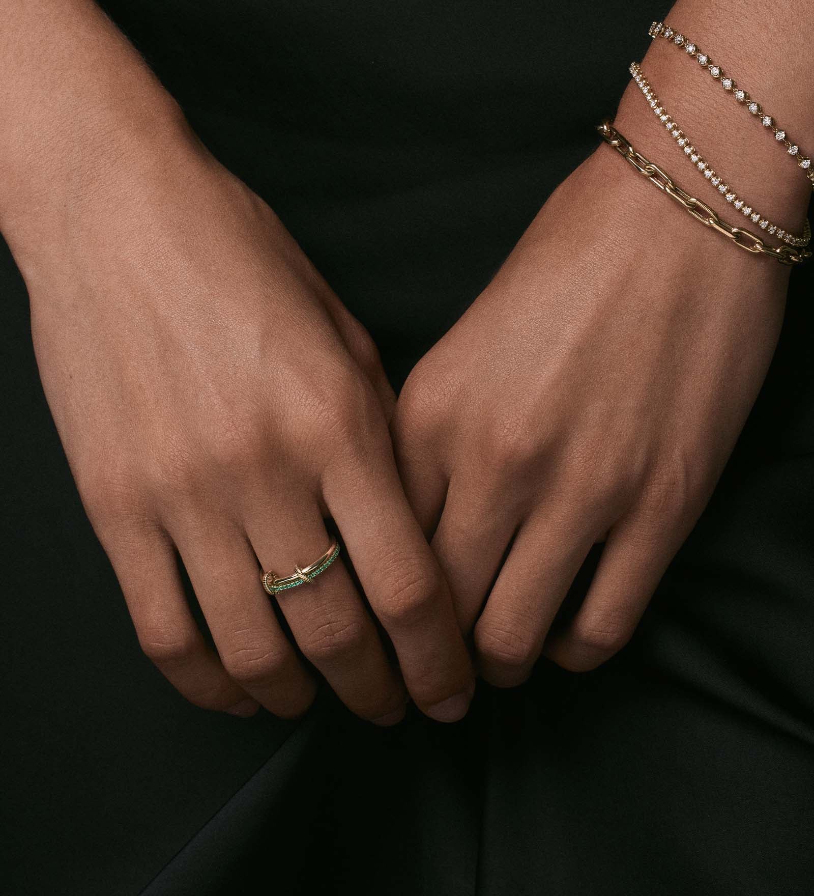 Kinn - Lesley Linked Emerald Band Ring