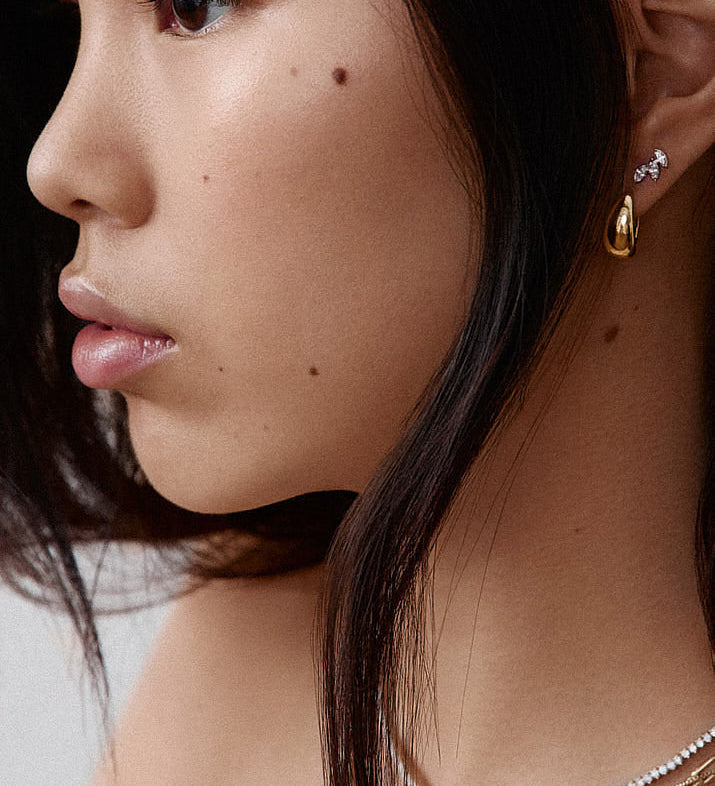 Kinn - Teardrop Hoop Earrings