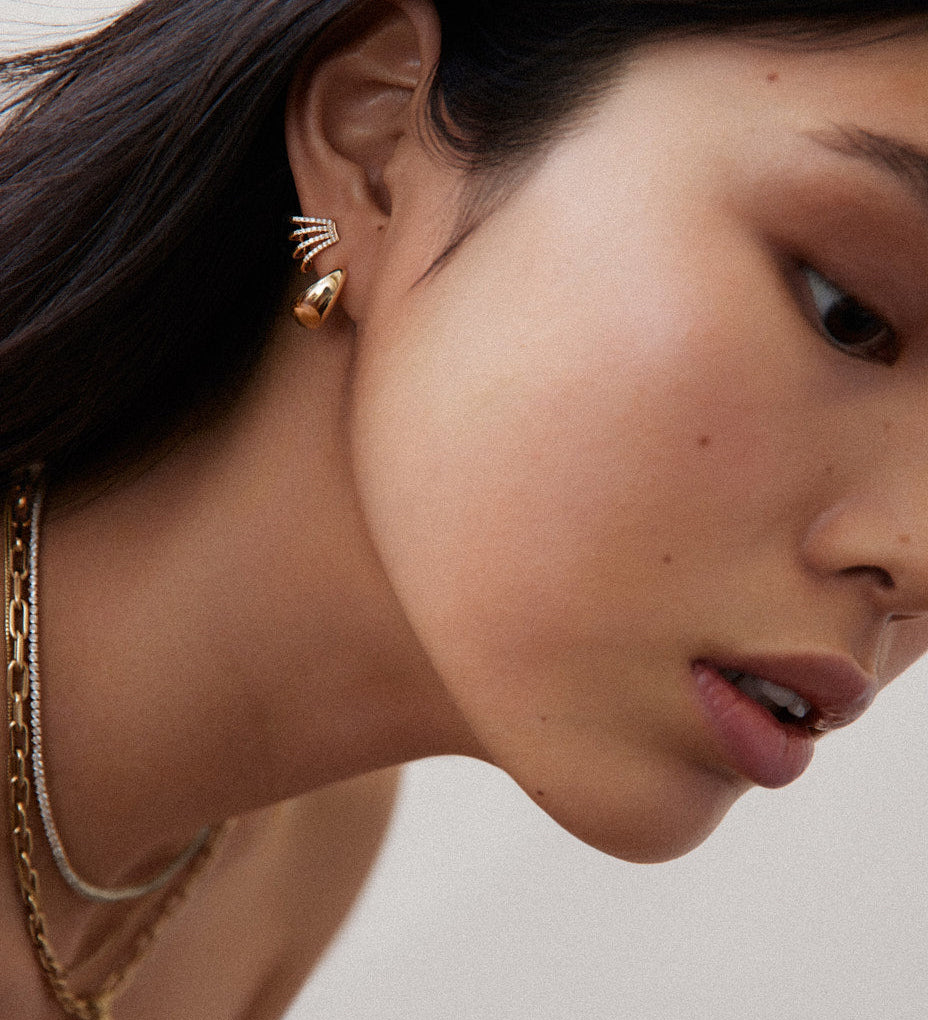 Kinn - Teardrop Hoop Earrings