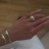 Kinn - Heritage Ribbed Name Ring