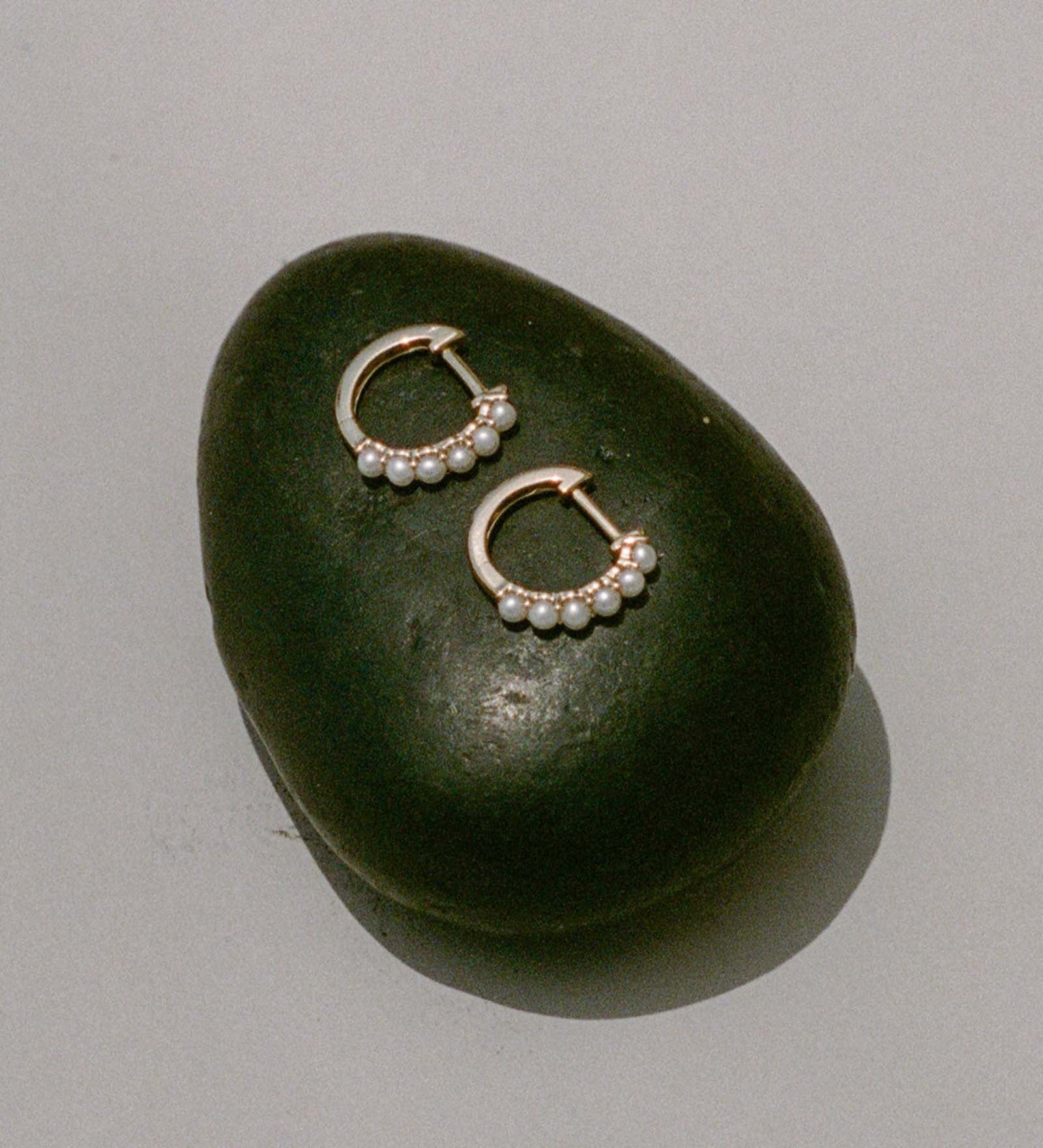 Kinn - Marina Pearl Huggie Earrings