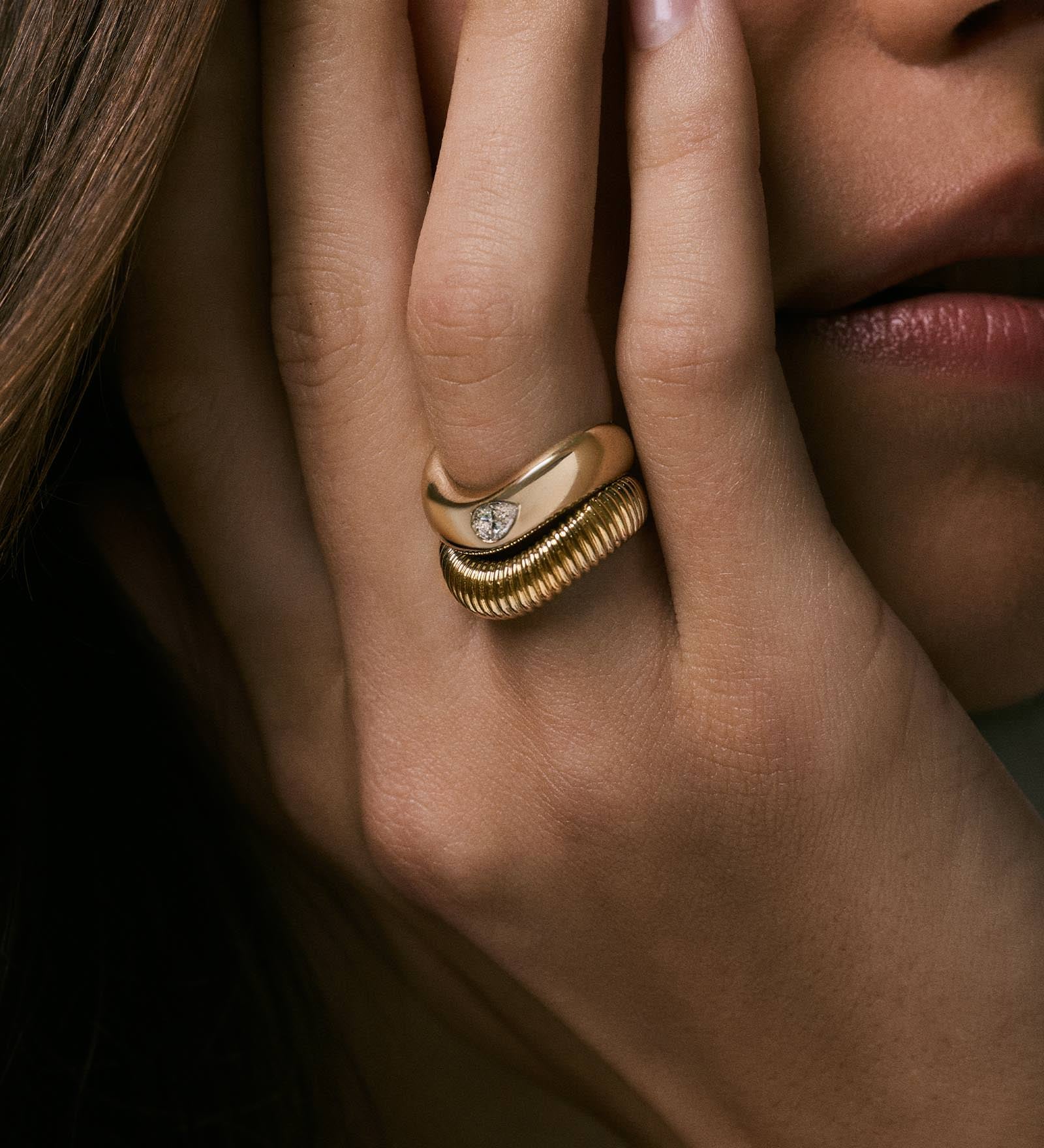 Kinn - Demi Curve Band Ring