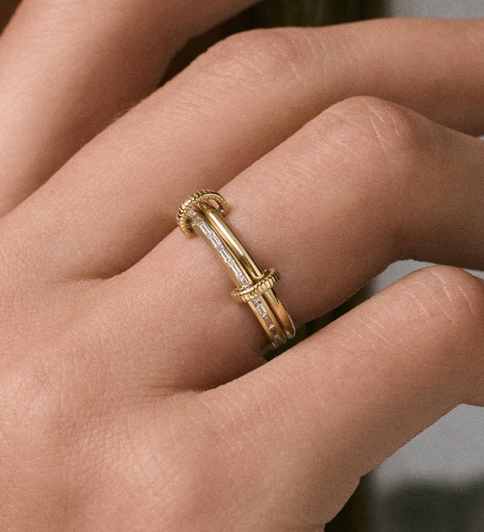 Kinn - Donna Linked Baguette Band Ring