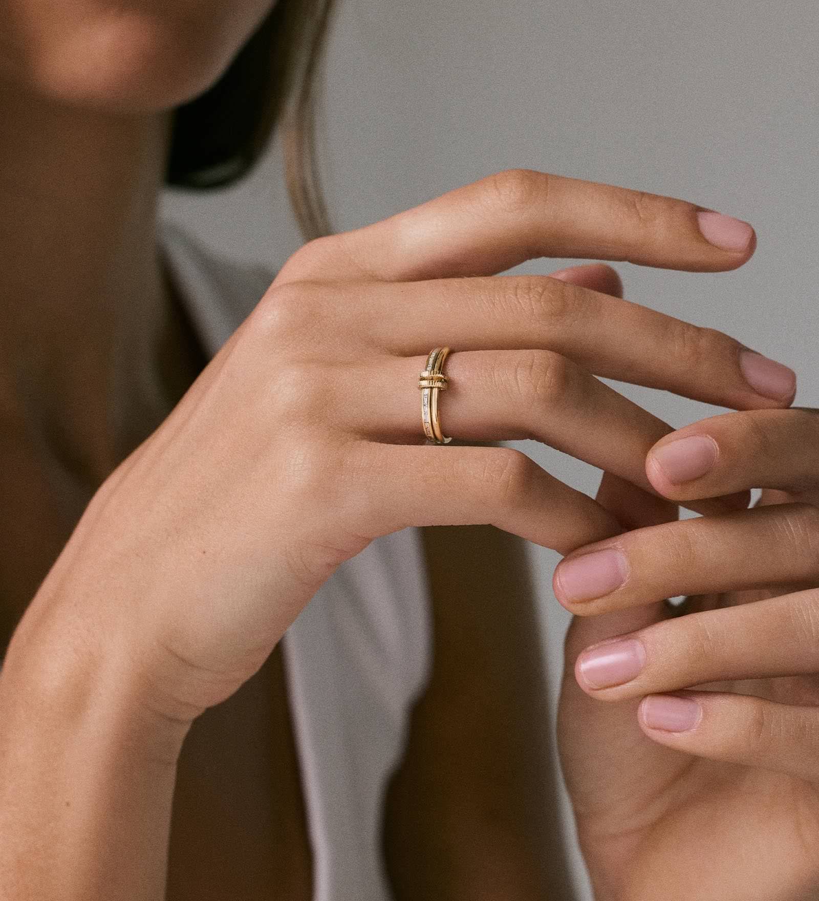Kinn - Donna Linked Baguette Band Ring