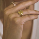 Kinn - The Estate Signet Ring Yellow Gold