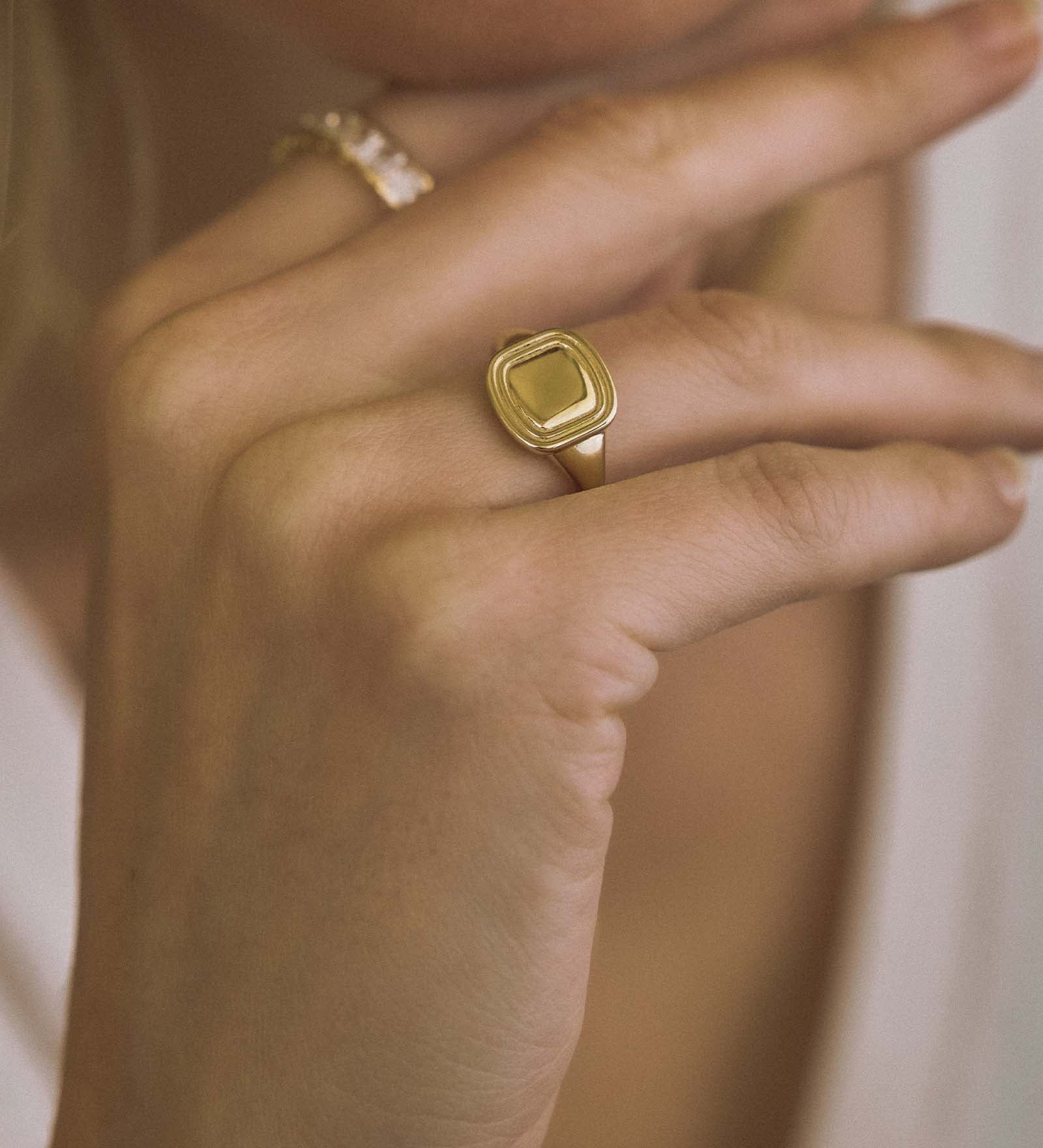 Kinn - The Estate Signet Ring Yellow Gold