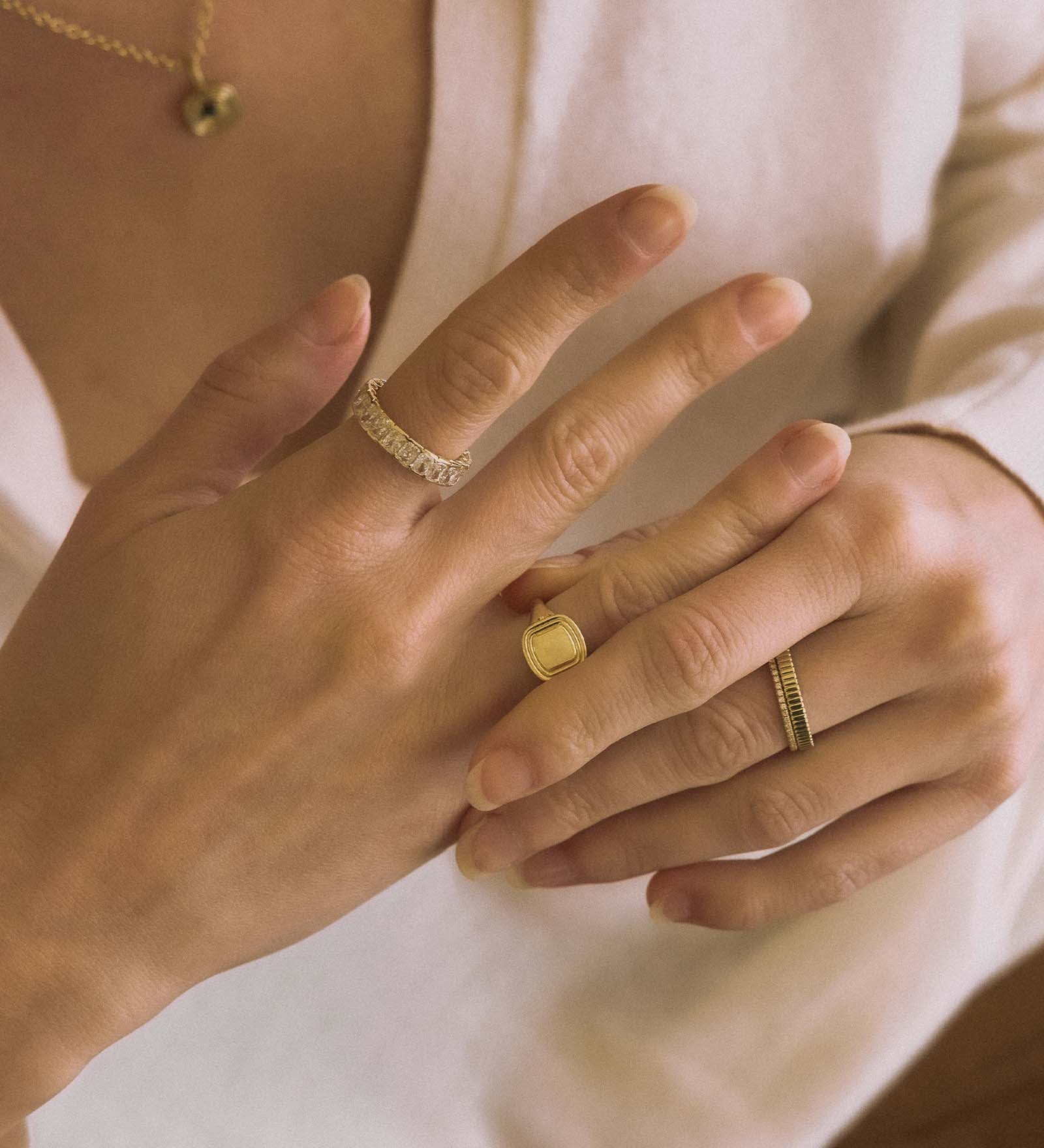 Kinn - The Estate Signet Ring Yellow Gold