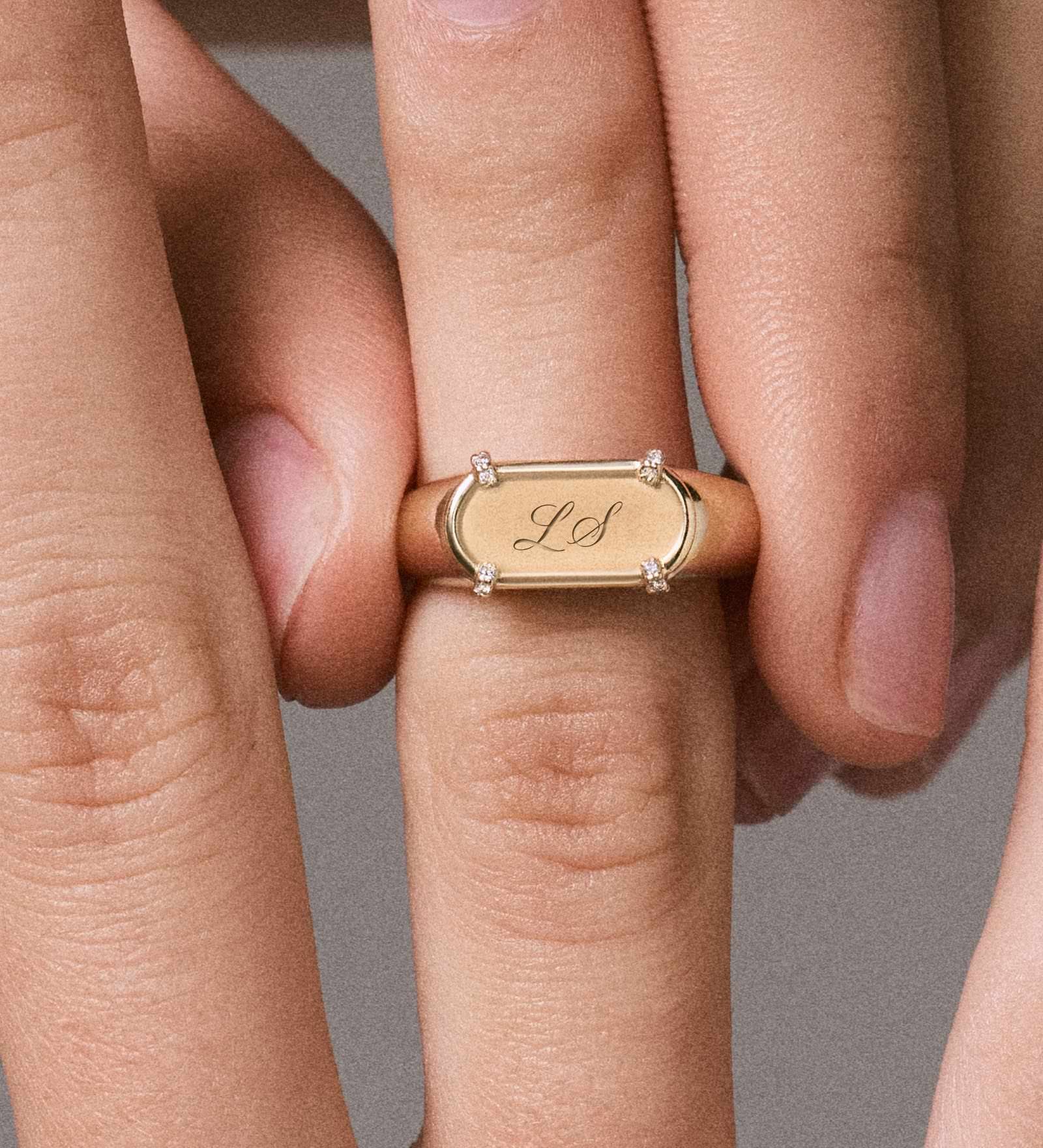 Kinn - Harlow Oval Signet Ring