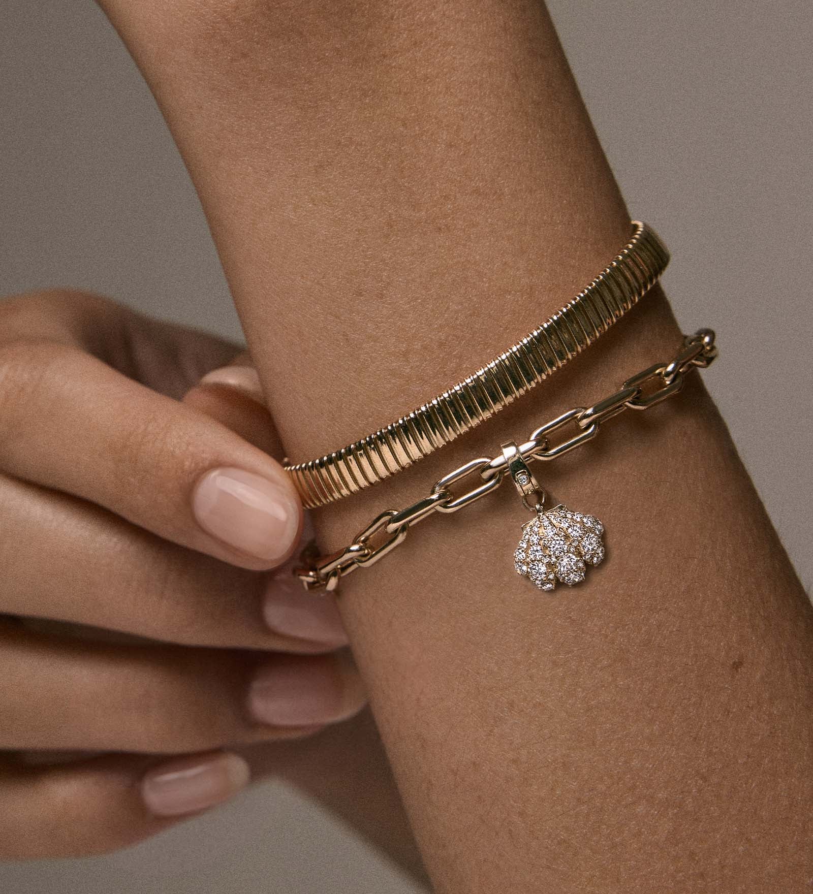 Kinn - Pavé Diamond Shell Charm Bracelet