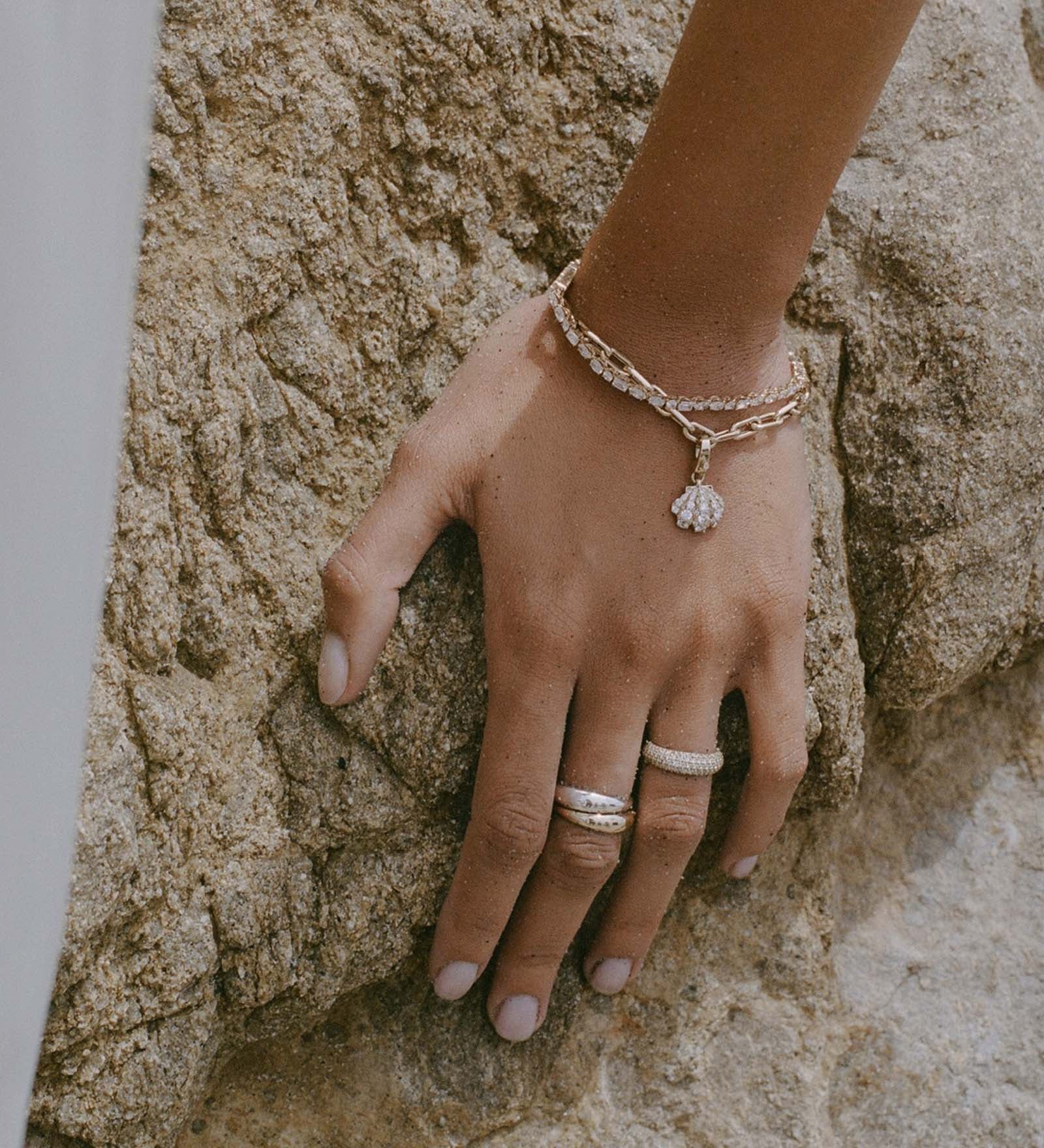 Kinn - Pavé Diamond Shell Charm Bracelet