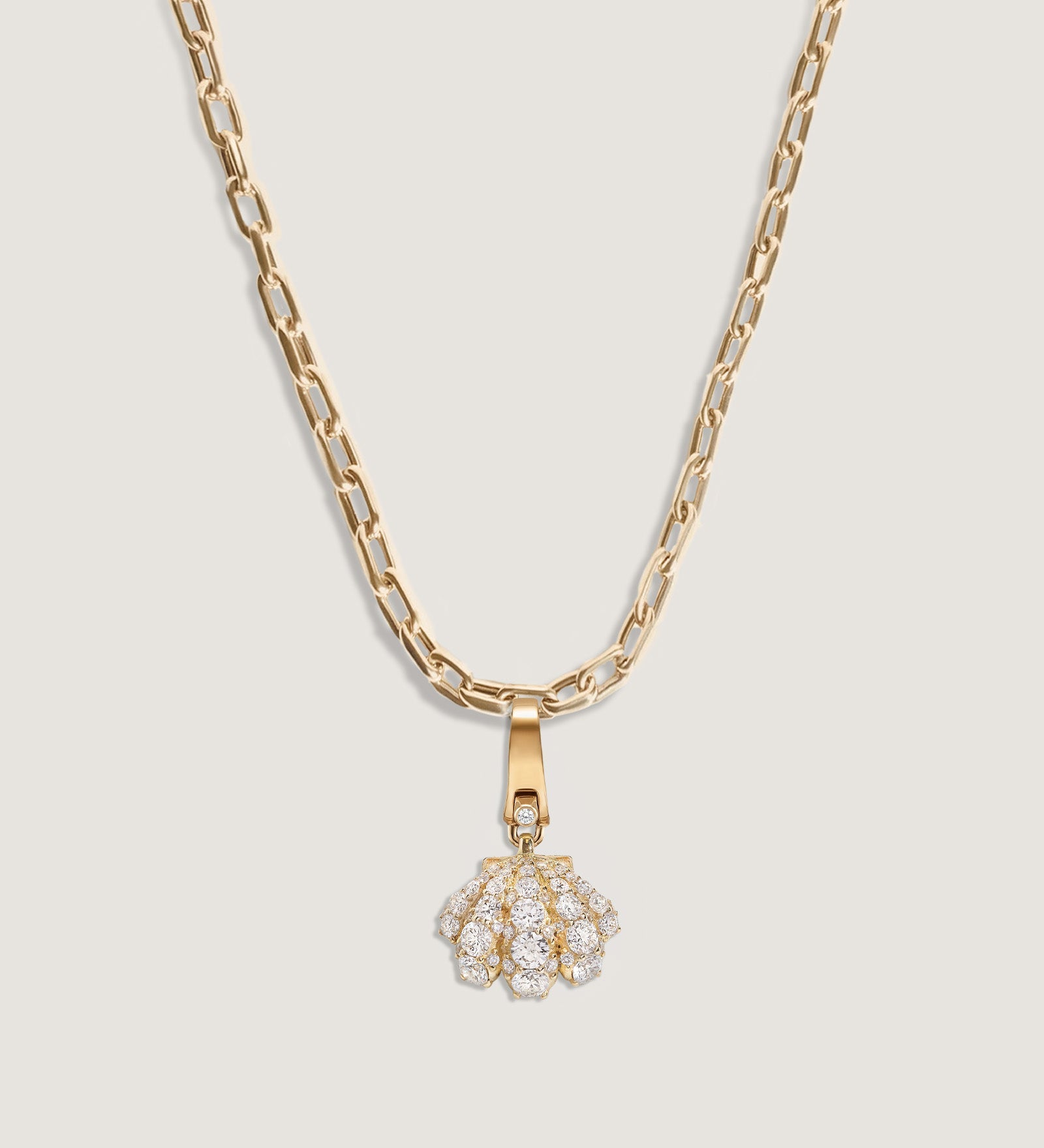 Kinn - Pavé Diamond Shell Charm Necklace