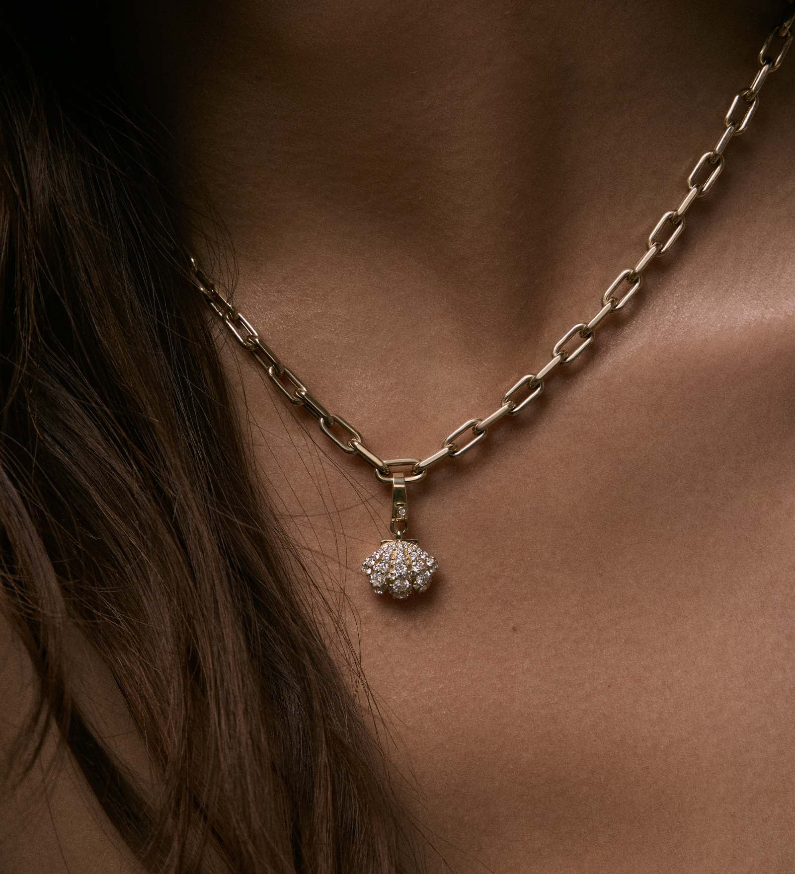 Kinn - Pavé Diamond Shell Charm Necklace