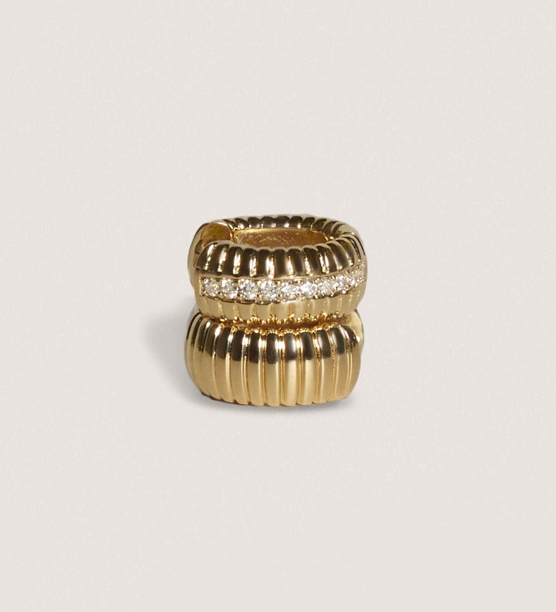 Kinn - Solis Ribbed Pavé Diamond Hoop Earrings