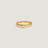 Kinn - Petite Classic Solis Ribbed Ring Diamond