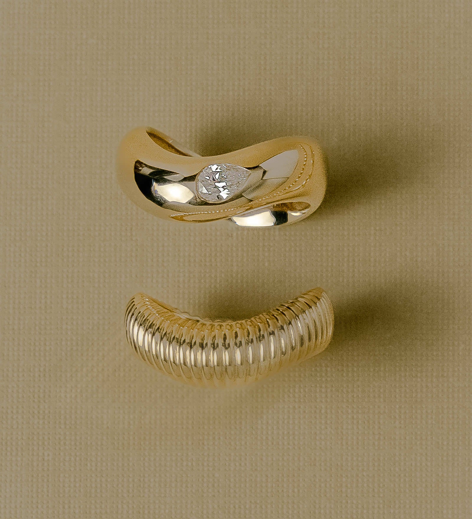 Kinn - Demi Coil Ribbed Band Ring
