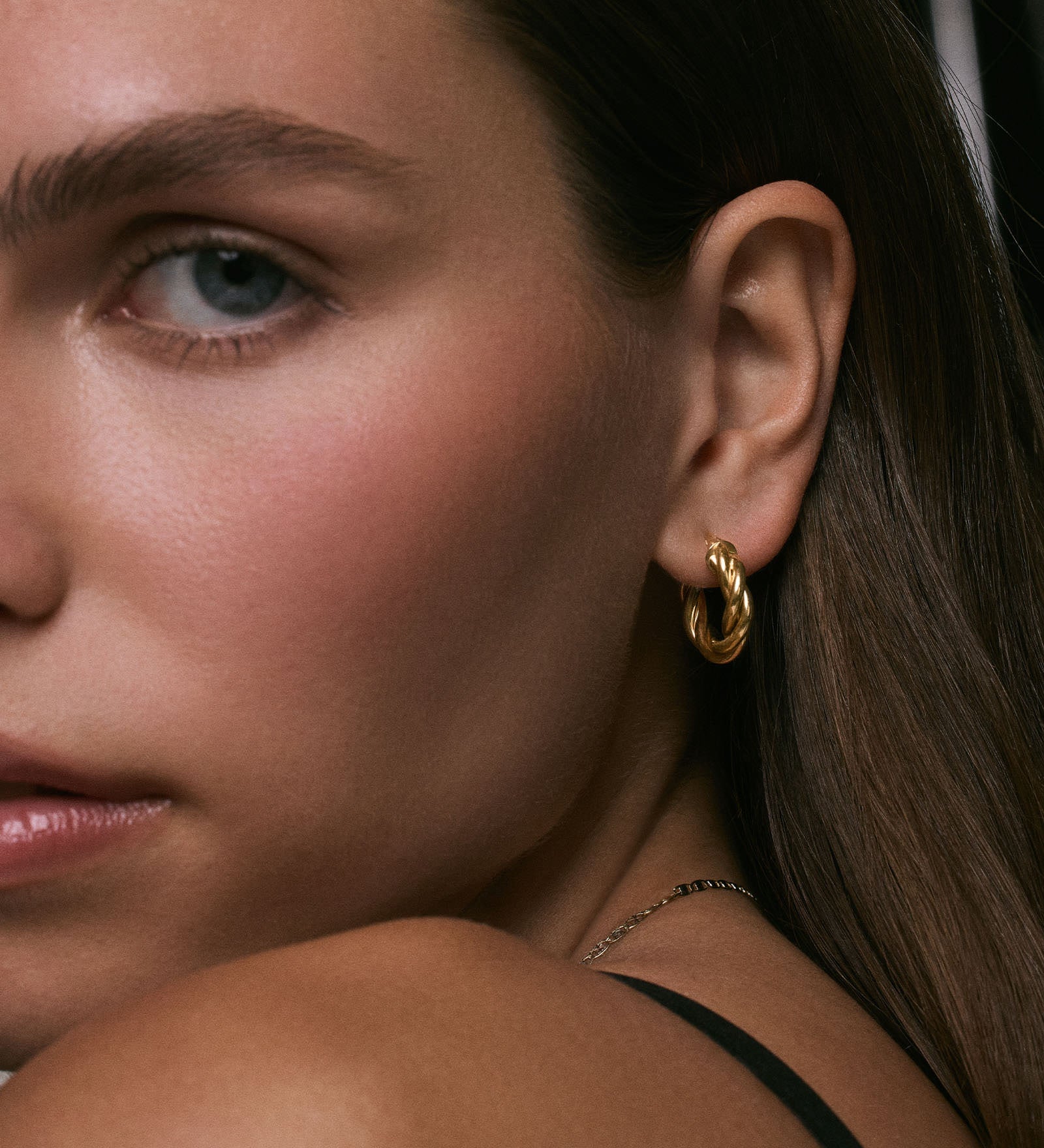 Kinn - Taylor Twist Petite Hoops