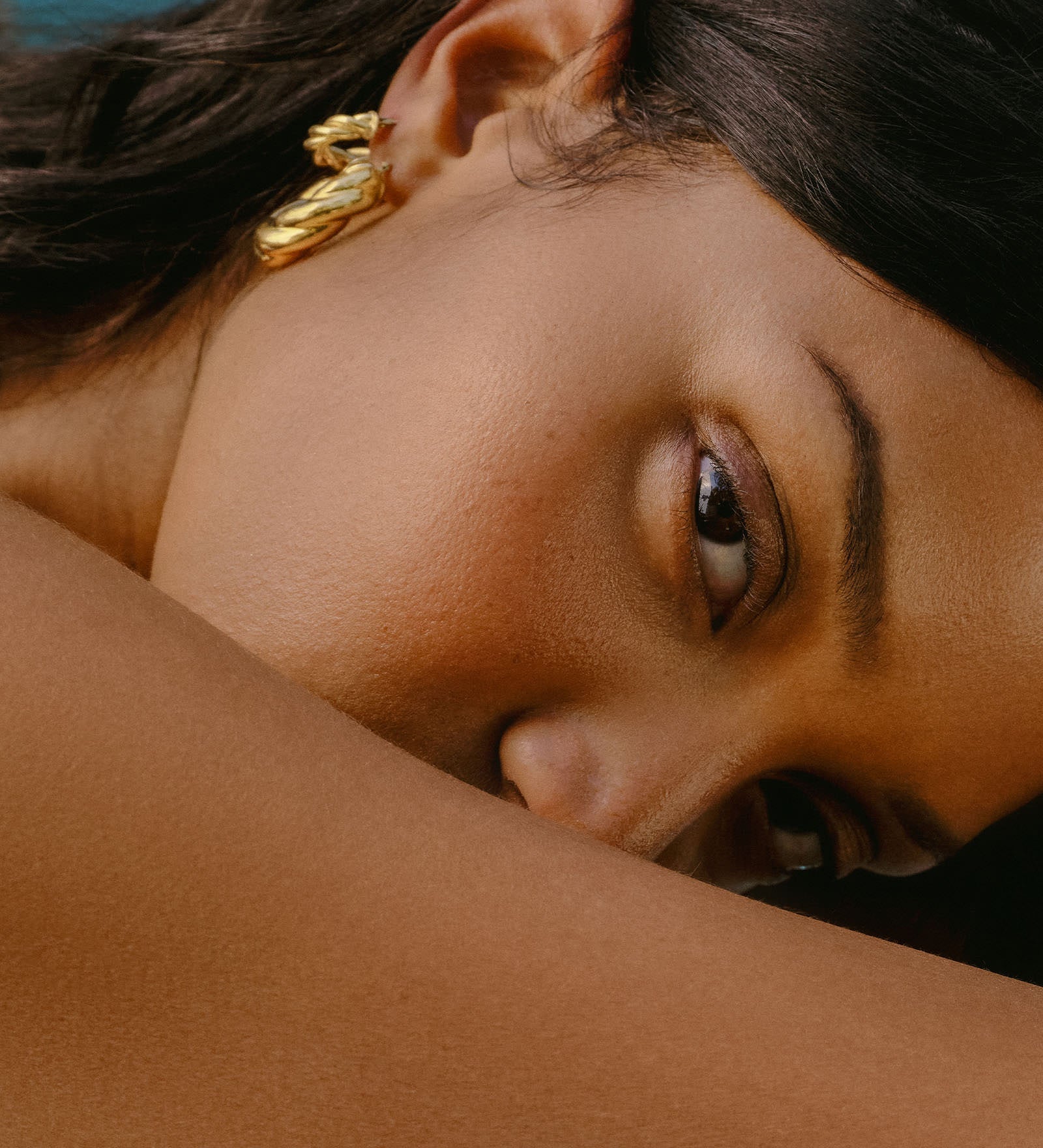 Kinn - Taylor Twist Petite Hoops
