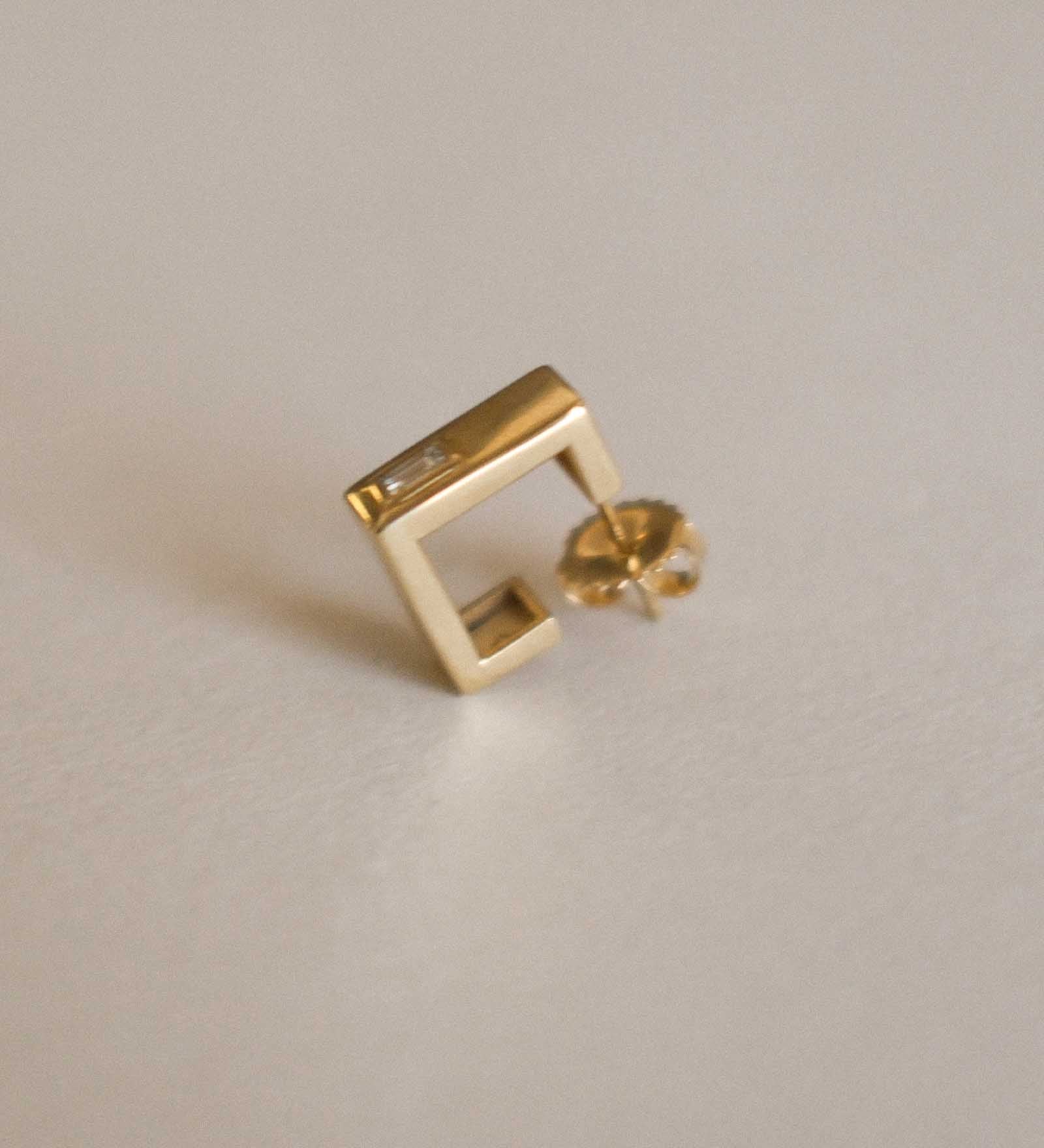 Kinn - Vintage 14k Gold Baguette Diamond Square Hoop Earrings