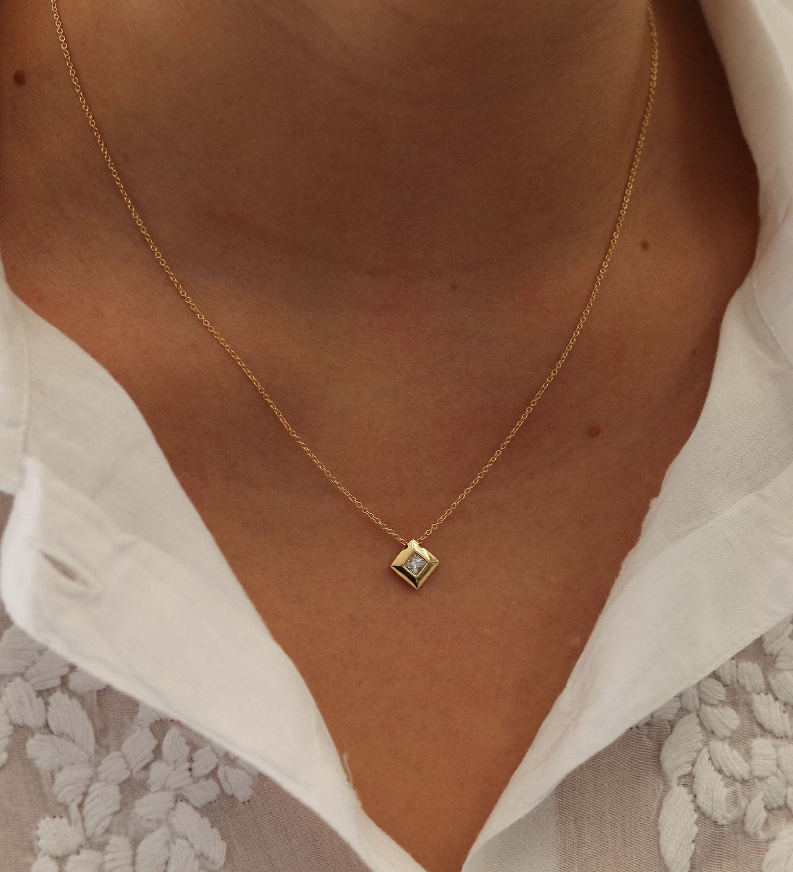 Kinn - Vintage 18k Gold Diamond Square Pendant Necklace