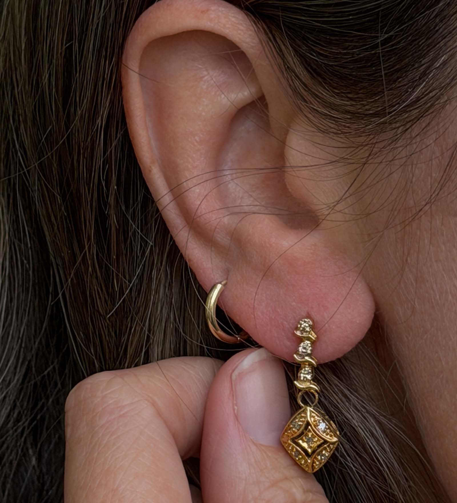 Kinn - Vintage 14k Gold Kite Diamond Dangle Earrings