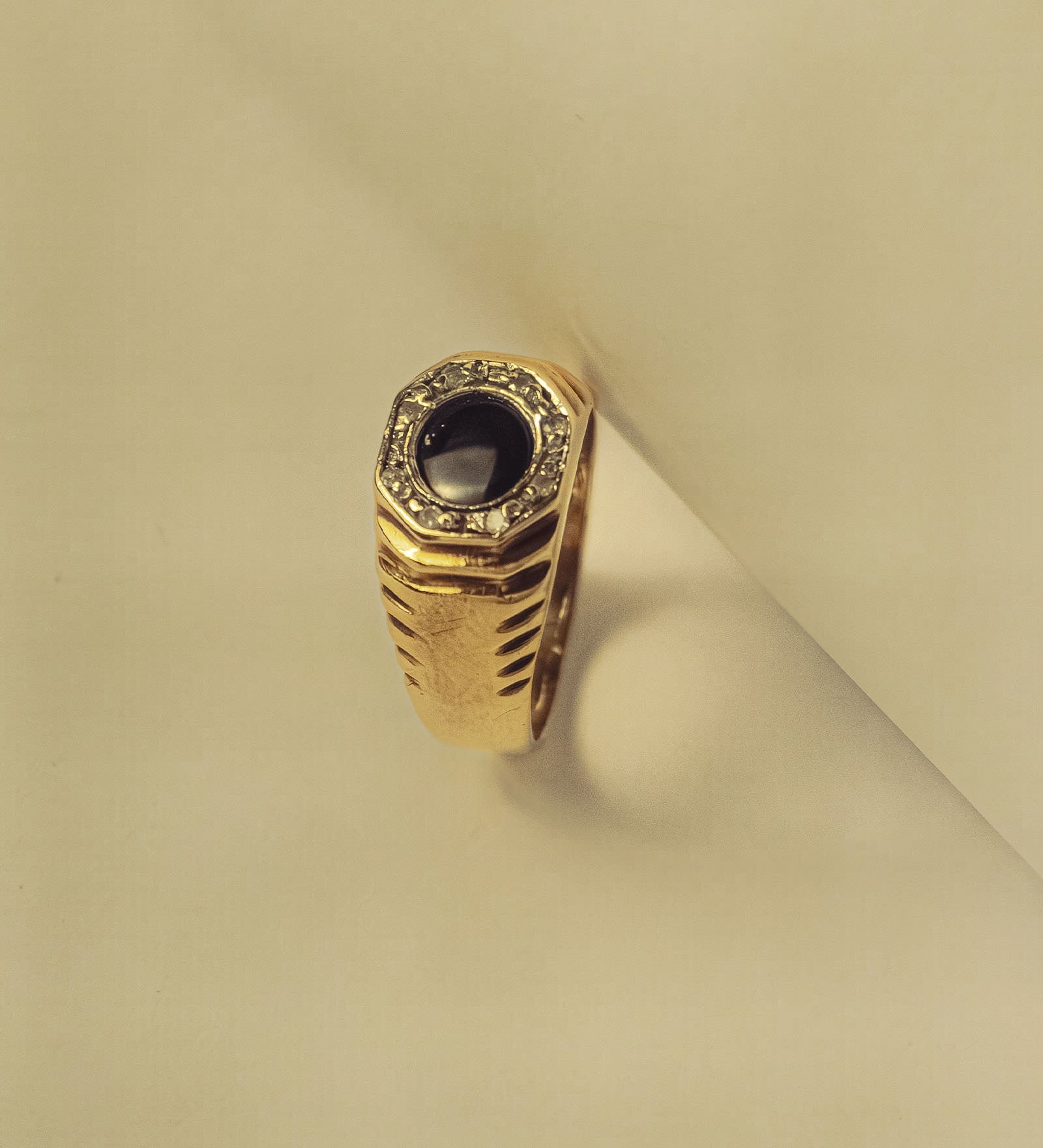 Kinn - Vintage 14k Gold Octagon Ribbed Onyx Ring