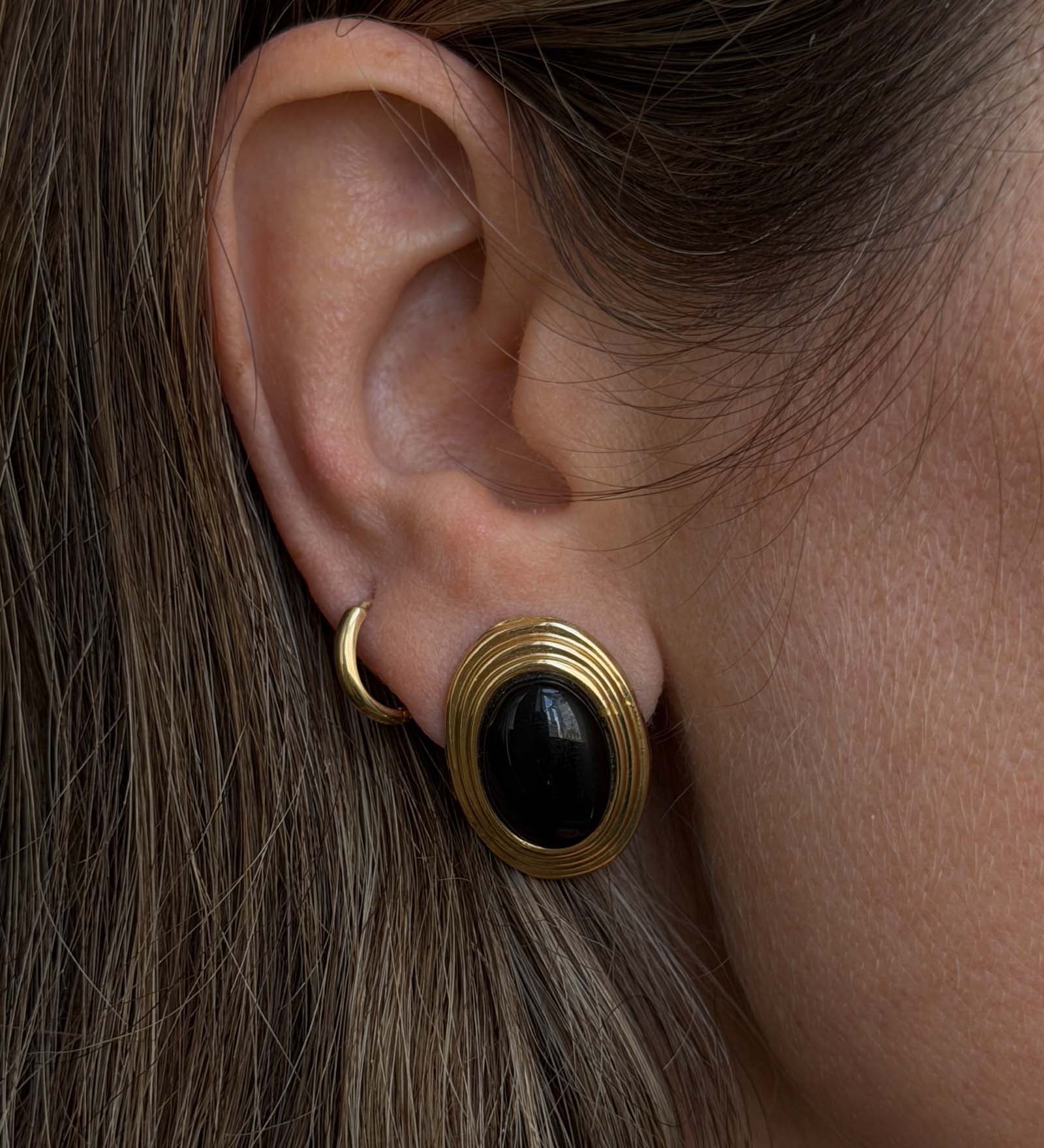 Kinn - Vintage 14k Gold Oval Onyx Earrings
