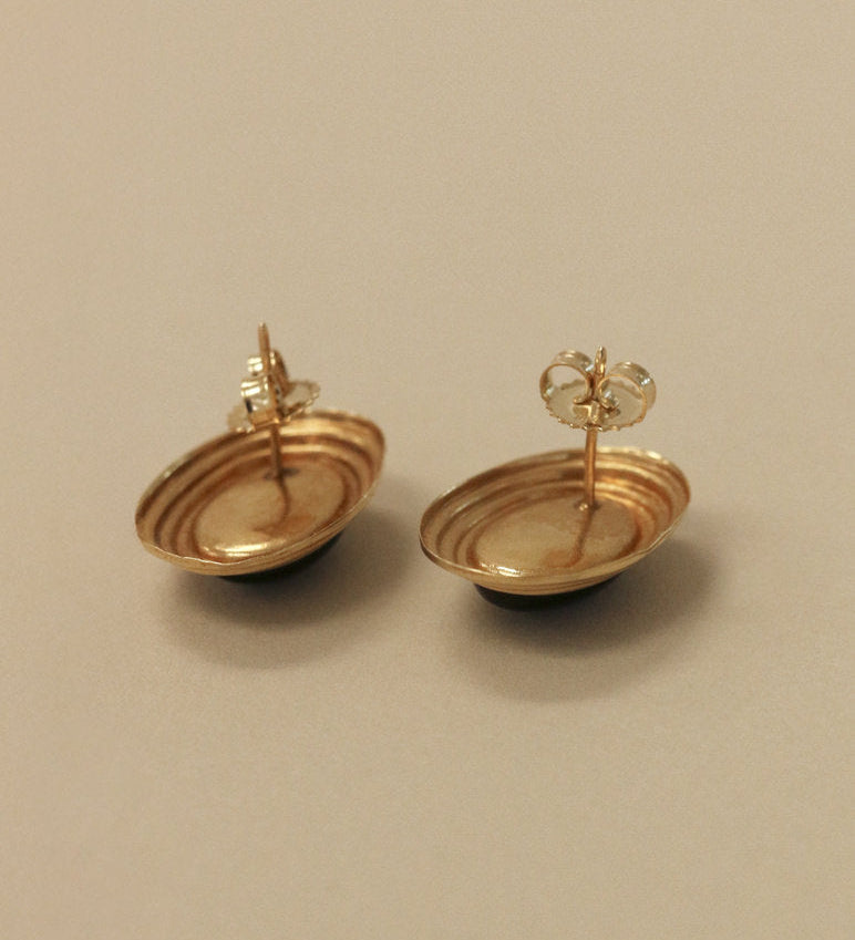 Kinn - Vintage 14k Gold Oval Onyx Earrings